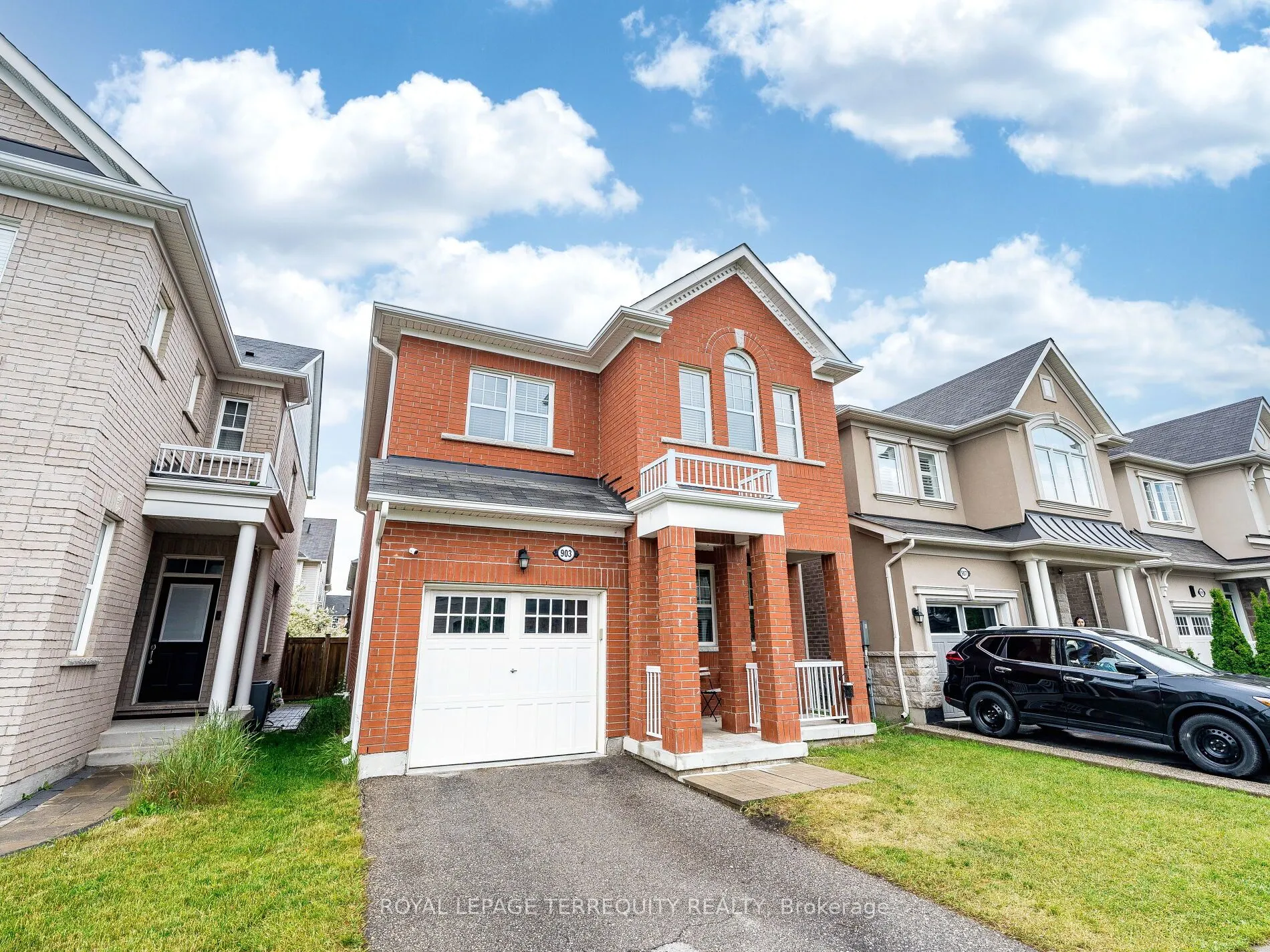 903 Penson Crescent