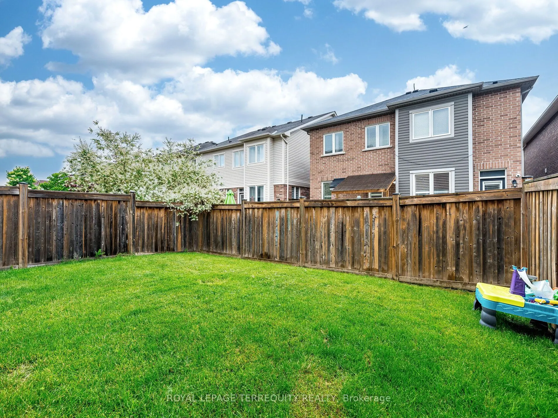 903 Penson Crescent