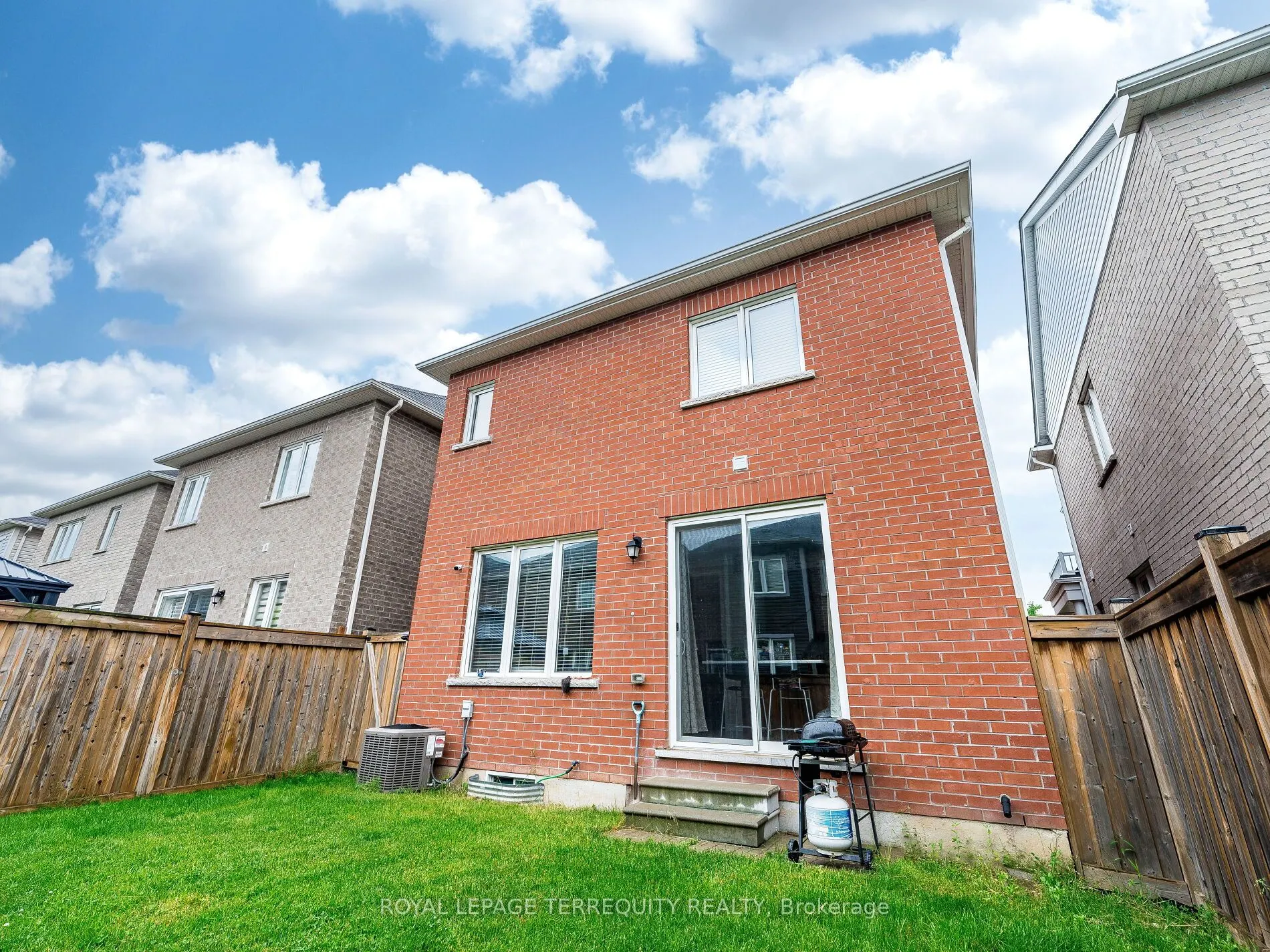 903 Penson Crescent