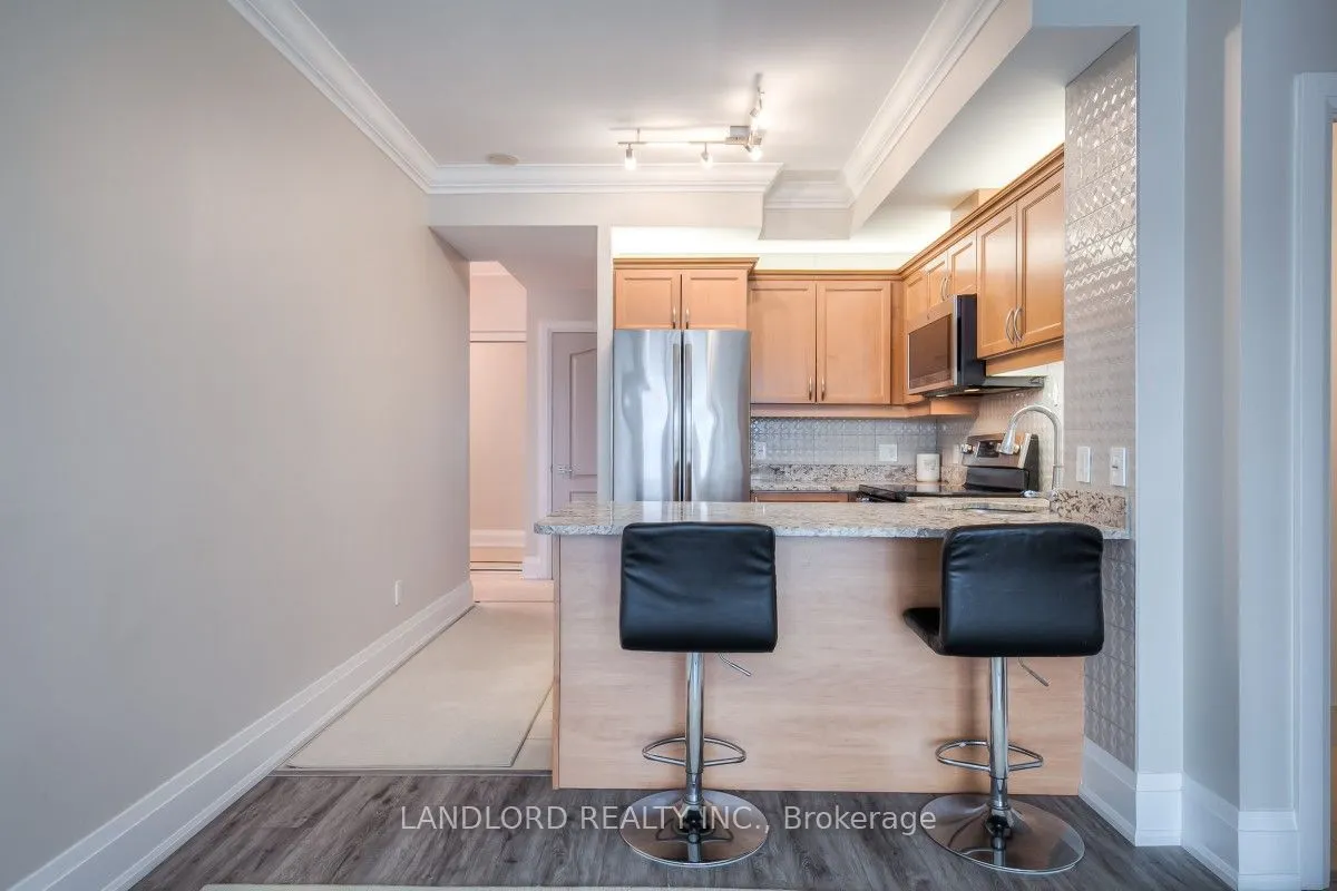 3865 Lake Shore Boulevard W, #707