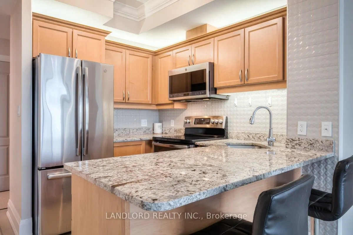 3865 Lake Shore Boulevard W, #707