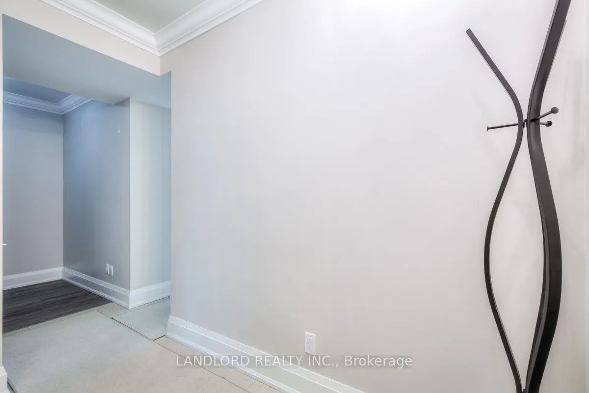 3865 Lake Shore Boulevard W, #707