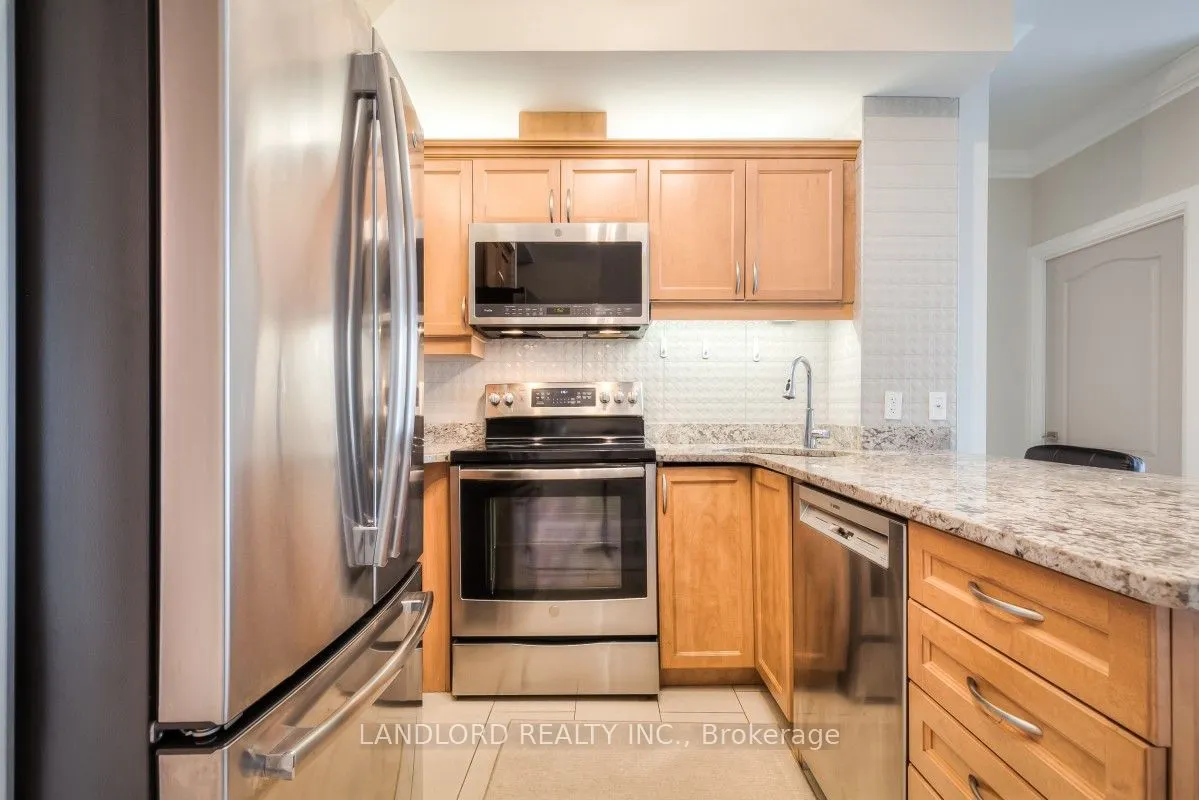 3865 Lake Shore Boulevard W, #707