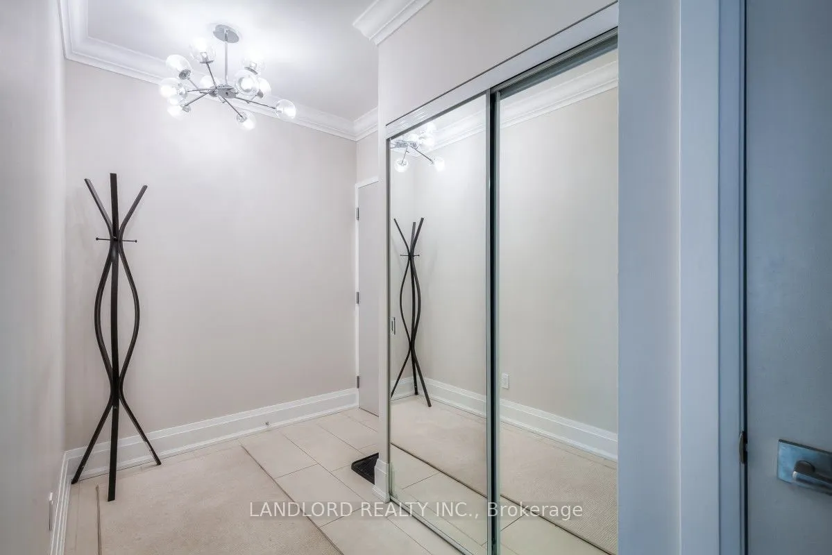3865 Lake Shore Boulevard W, #707