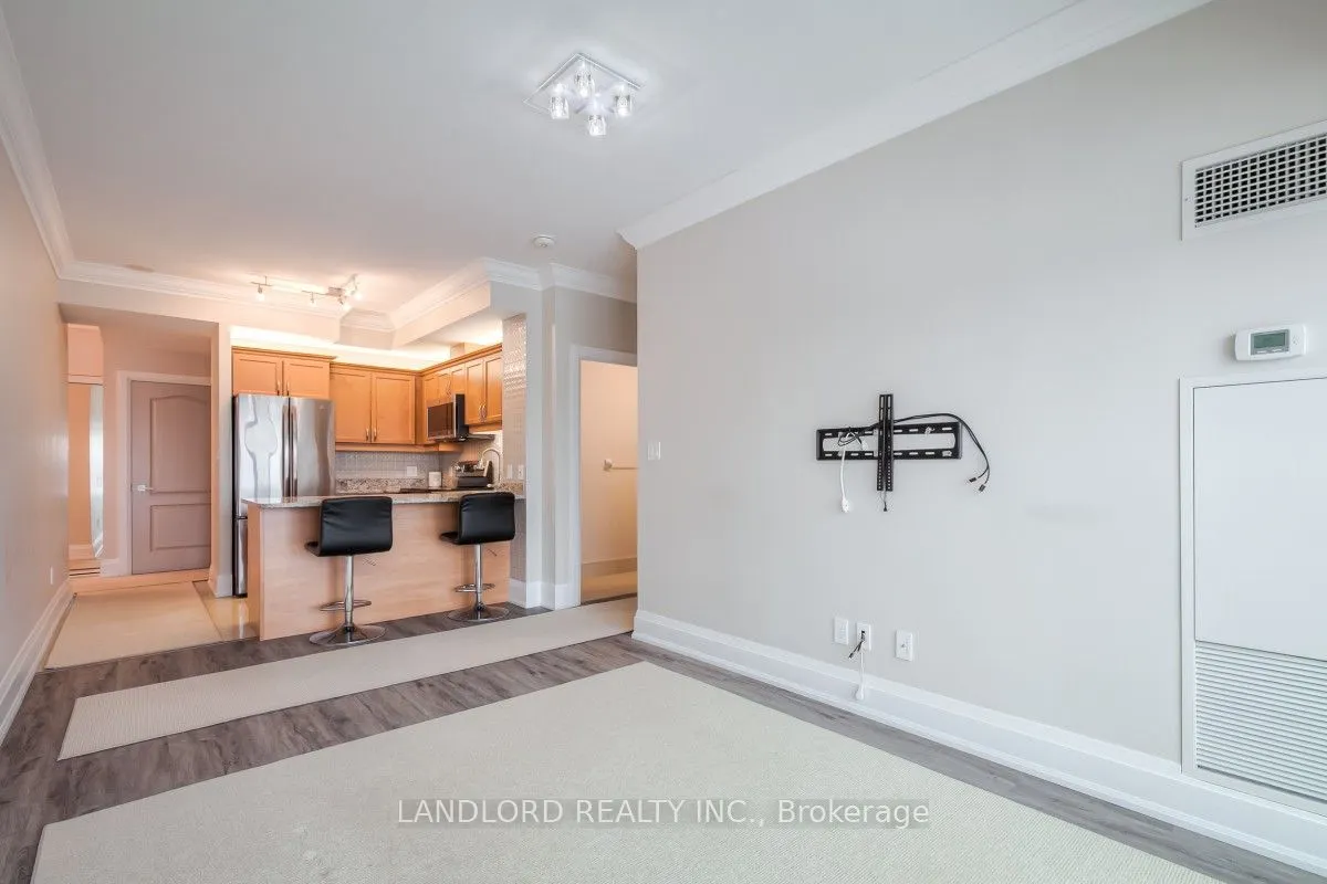 3865 Lake Shore Boulevard W, #707
