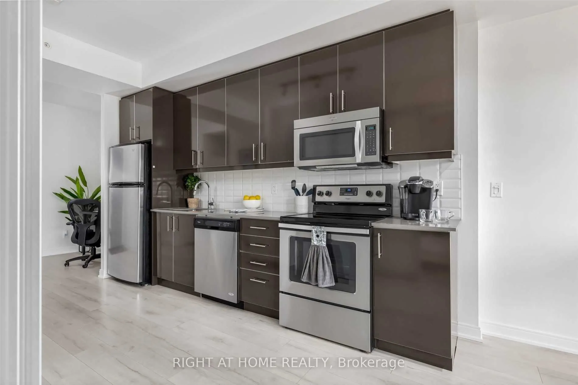 760 The Queensway, #410