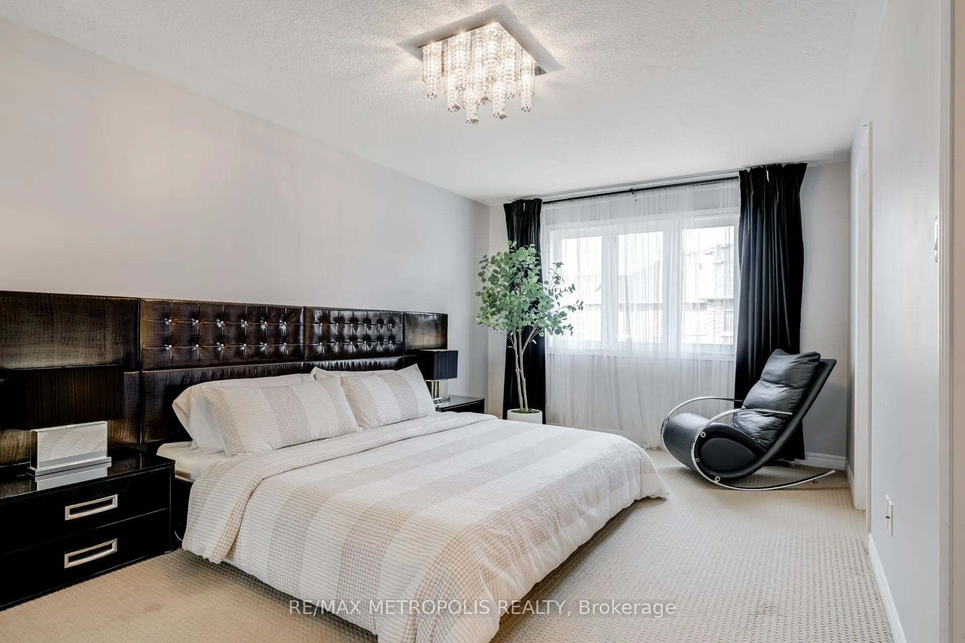 21 Sky Harbour Drive