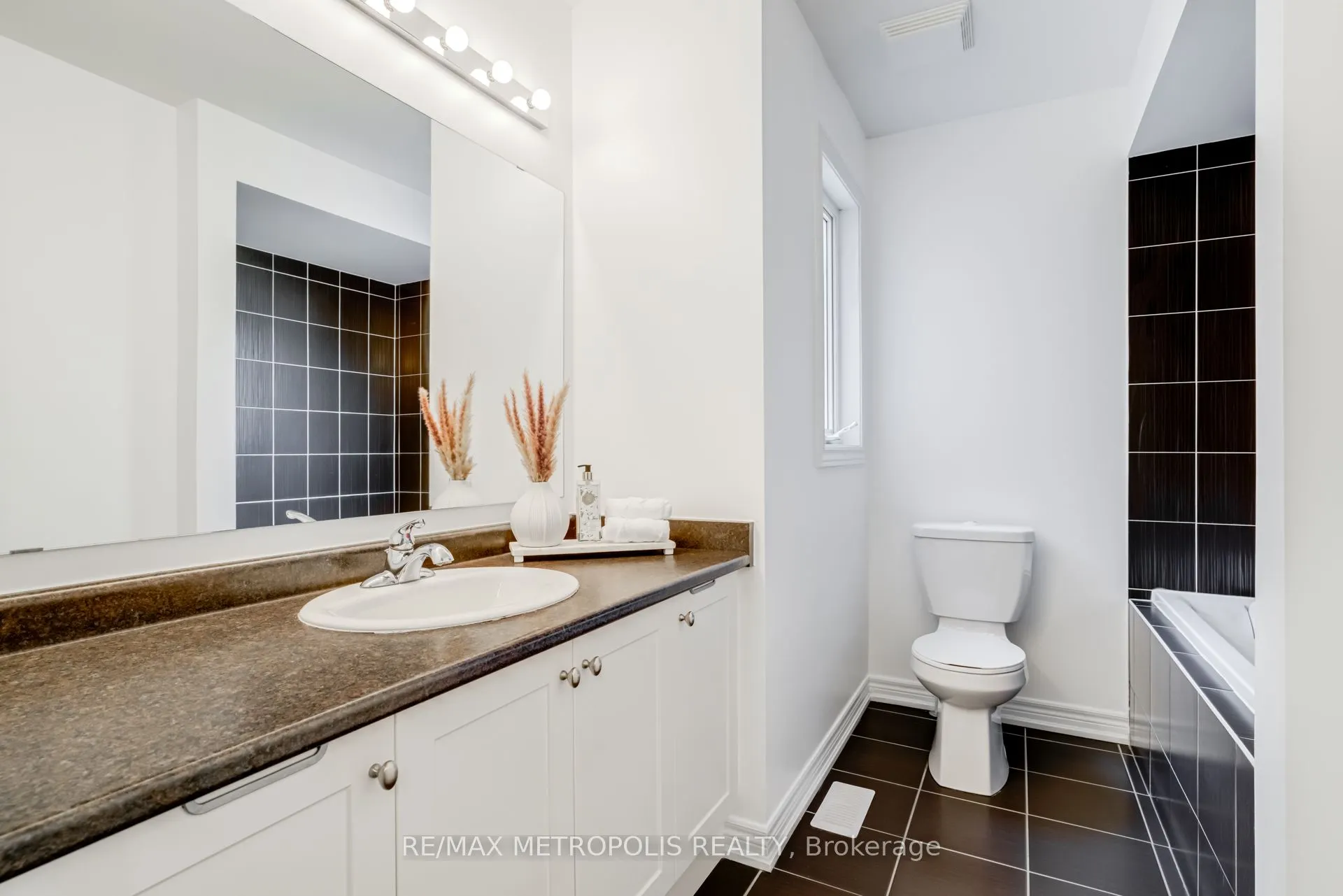 21 Sky Harbour Drive