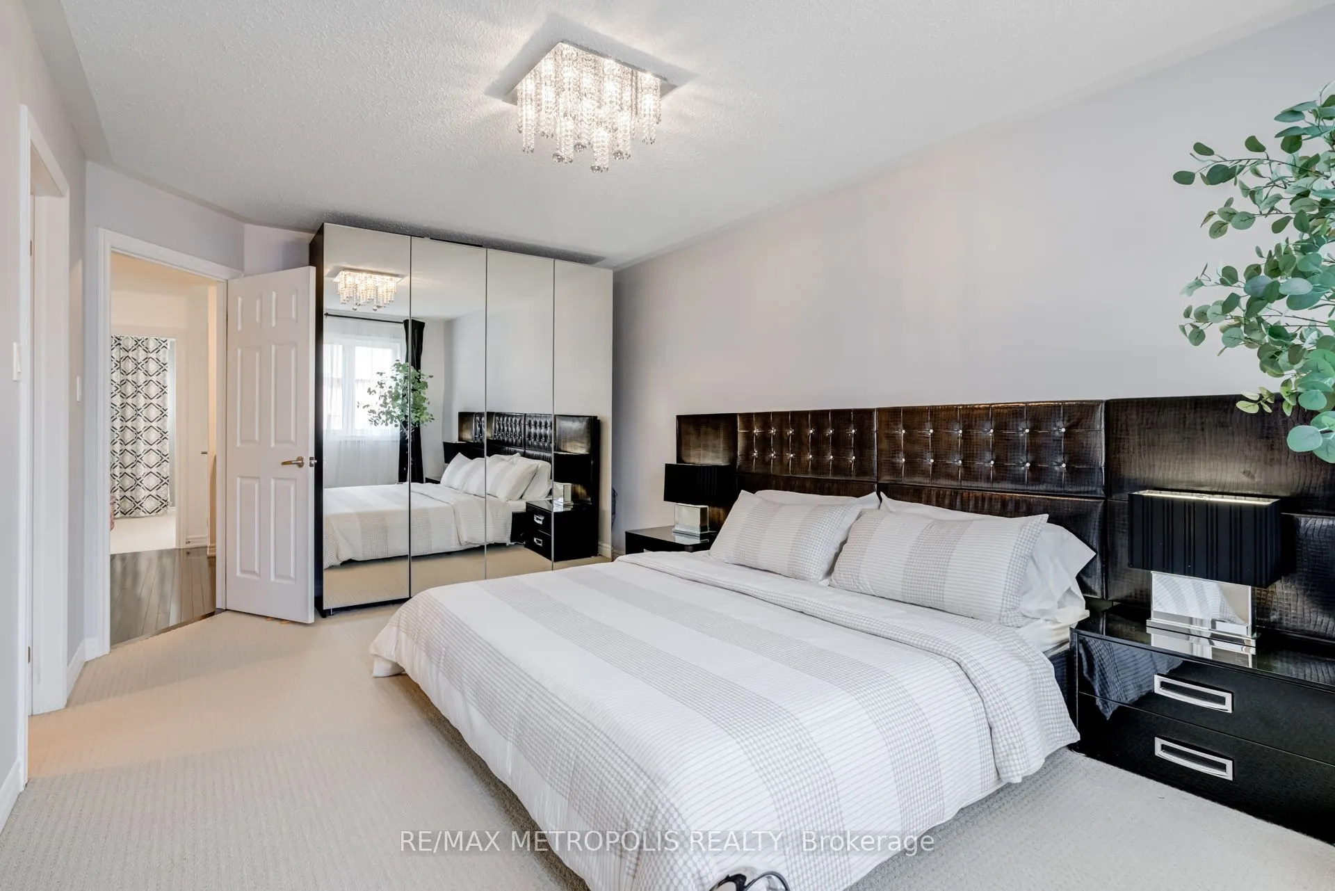 21 Sky Harbour Drive