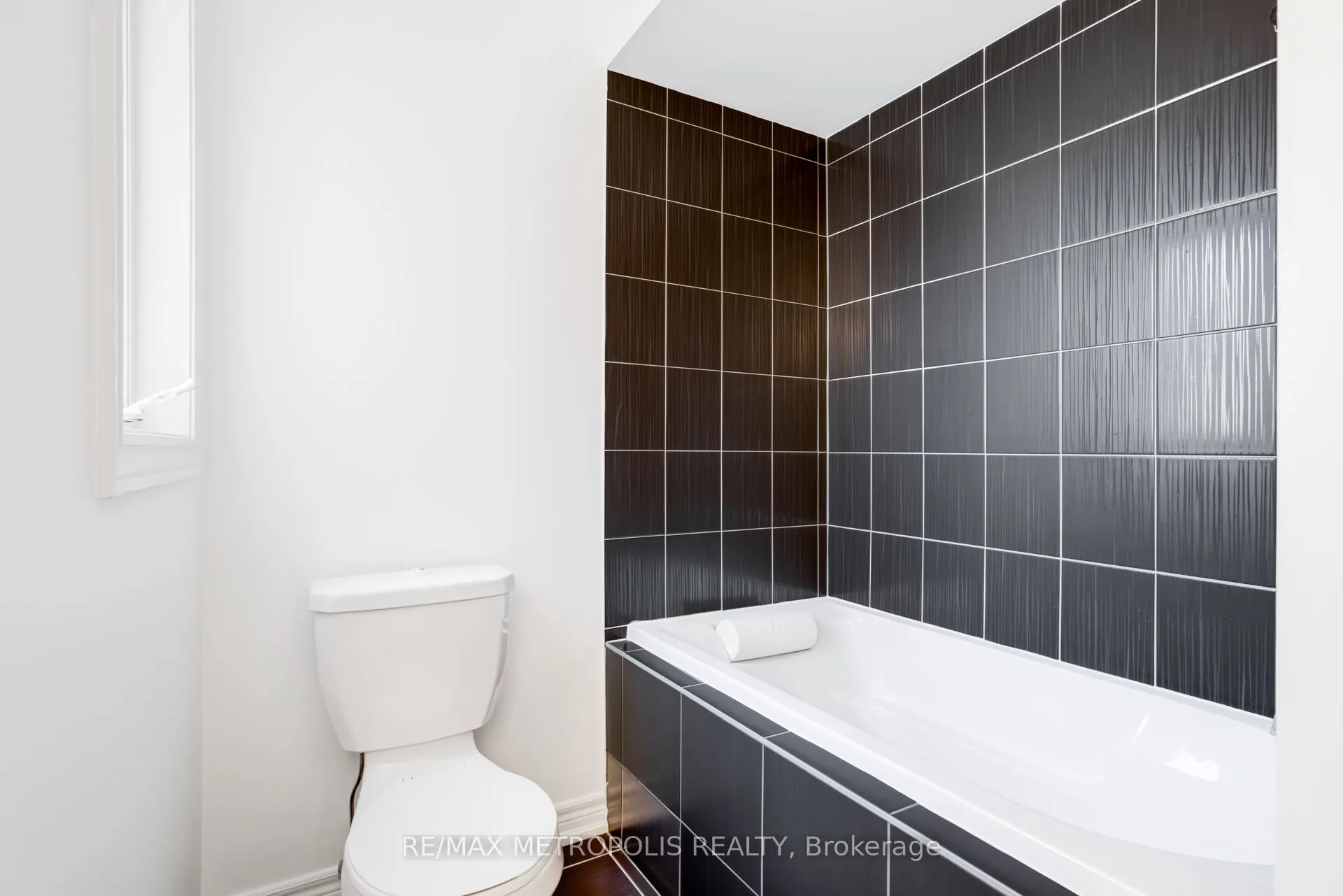 21 Sky Harbour Drive
