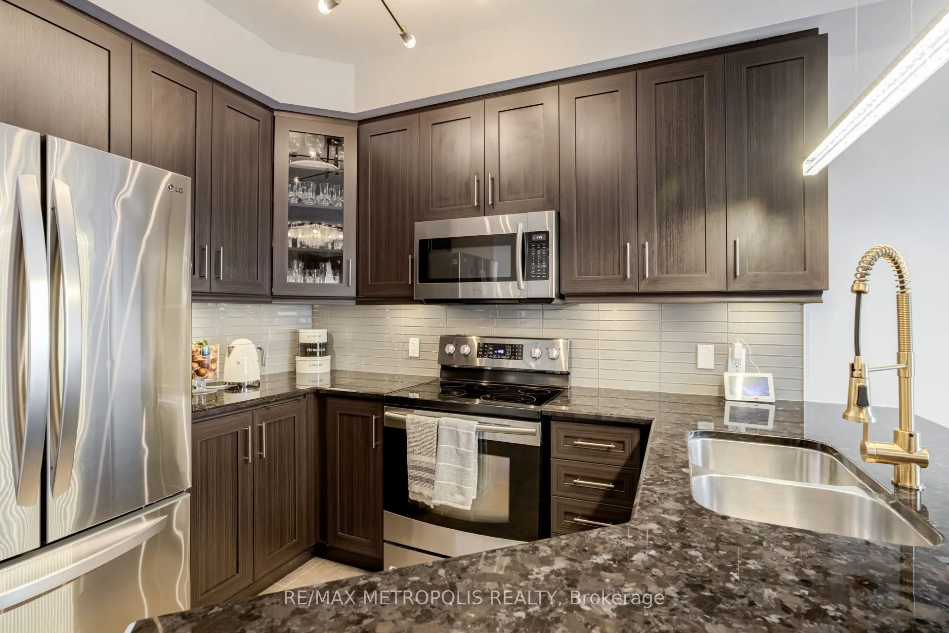21 Sky Harbour Drive