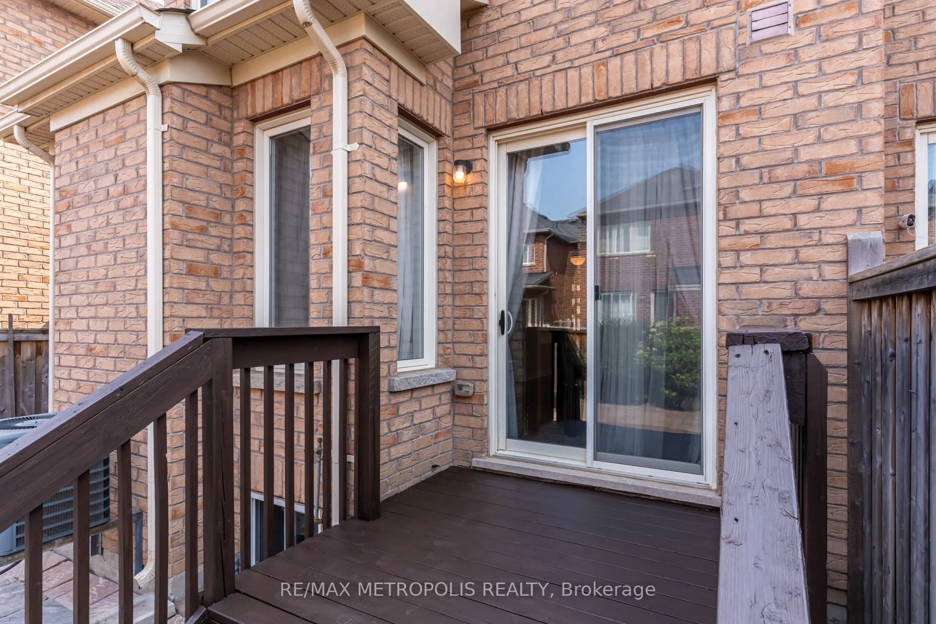 21 Sky Harbour Drive