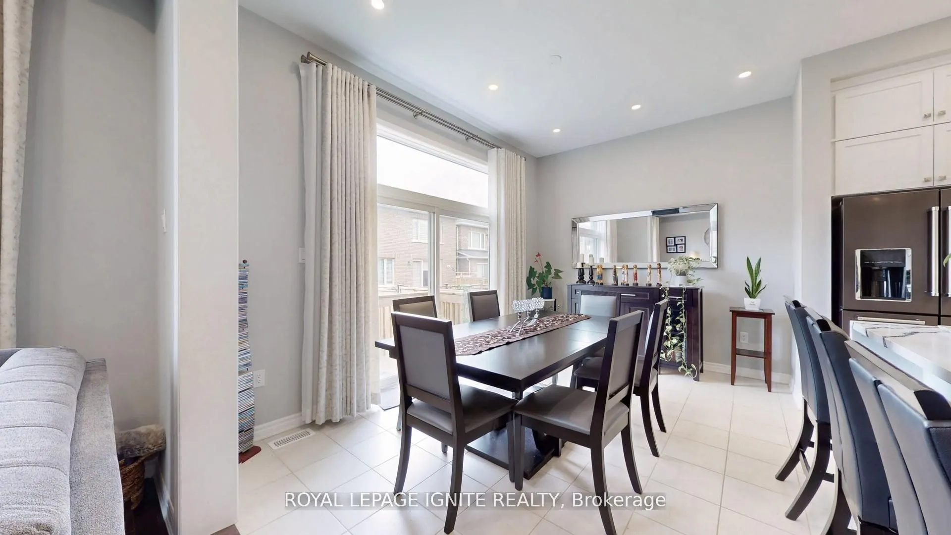 546 Kennedy Circle W