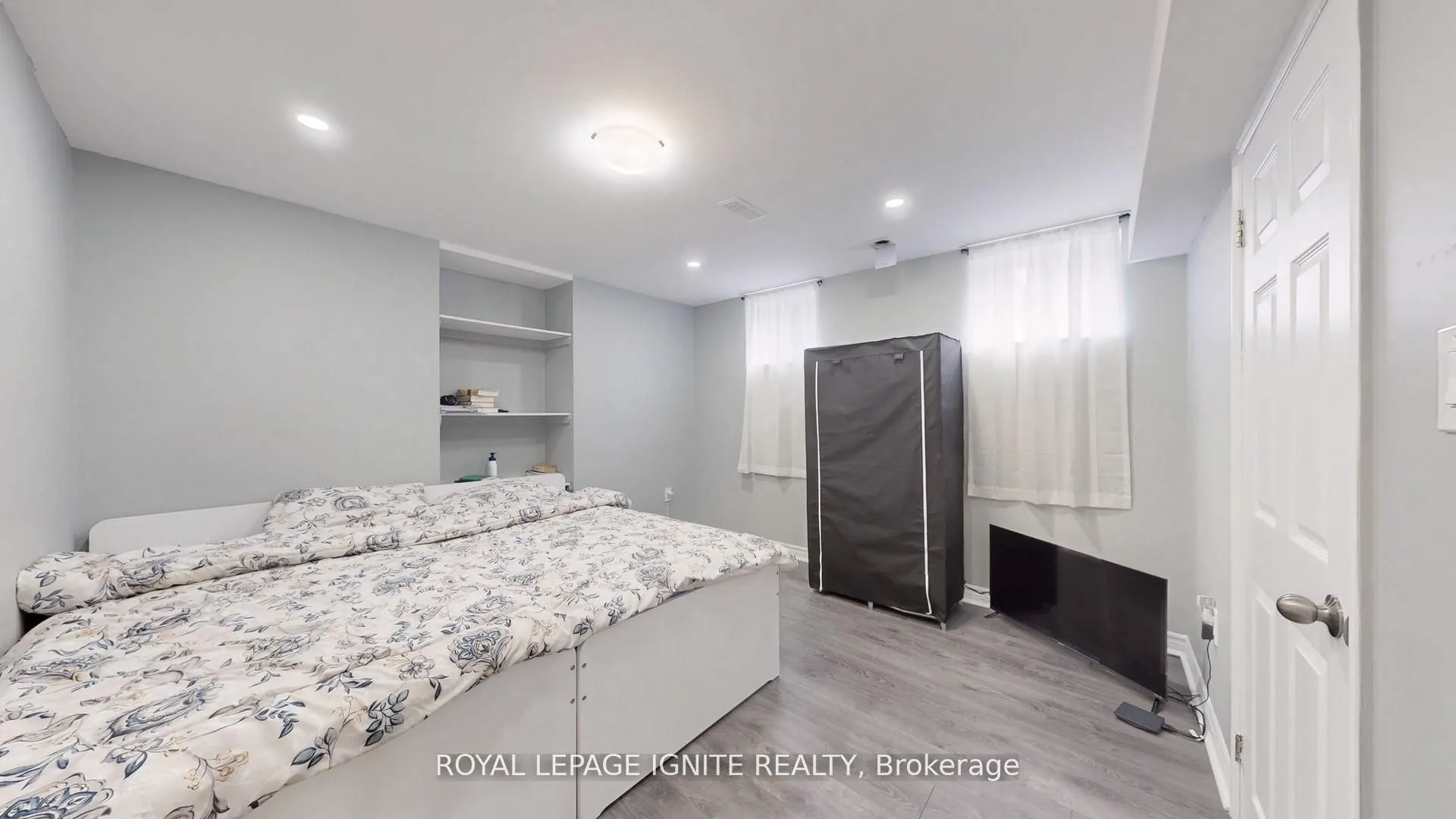 546 Kennedy Circle W