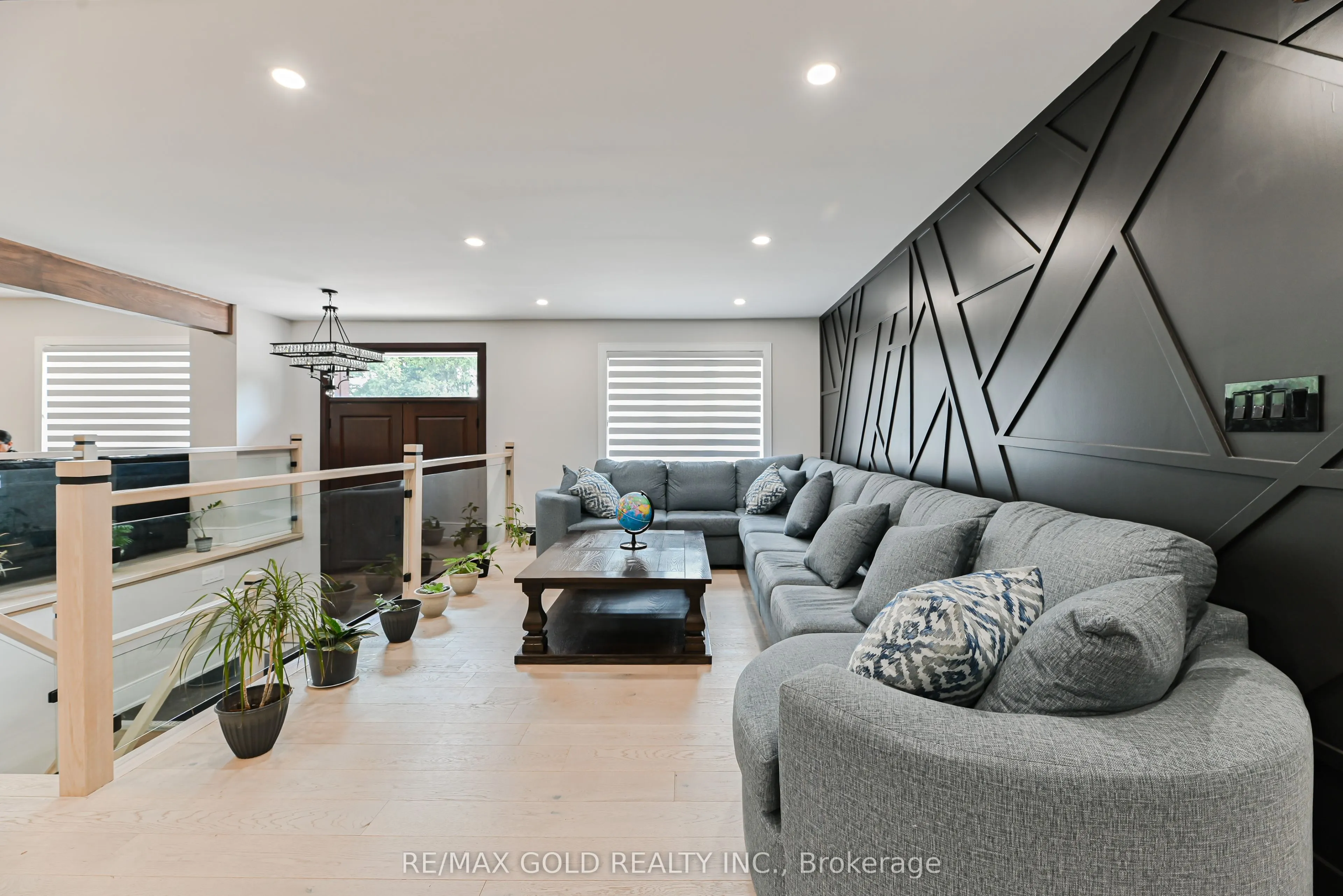 12373 Highway 7