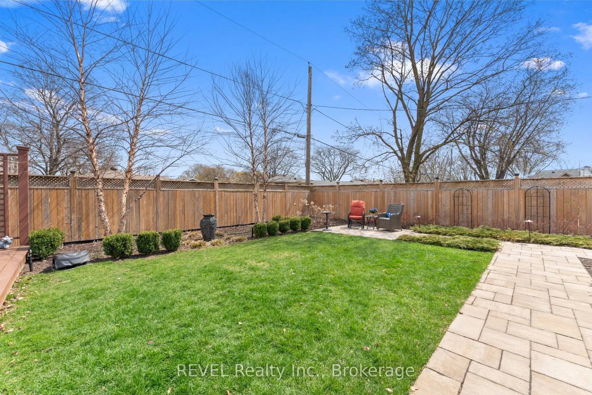 637 Thornwood Avenue