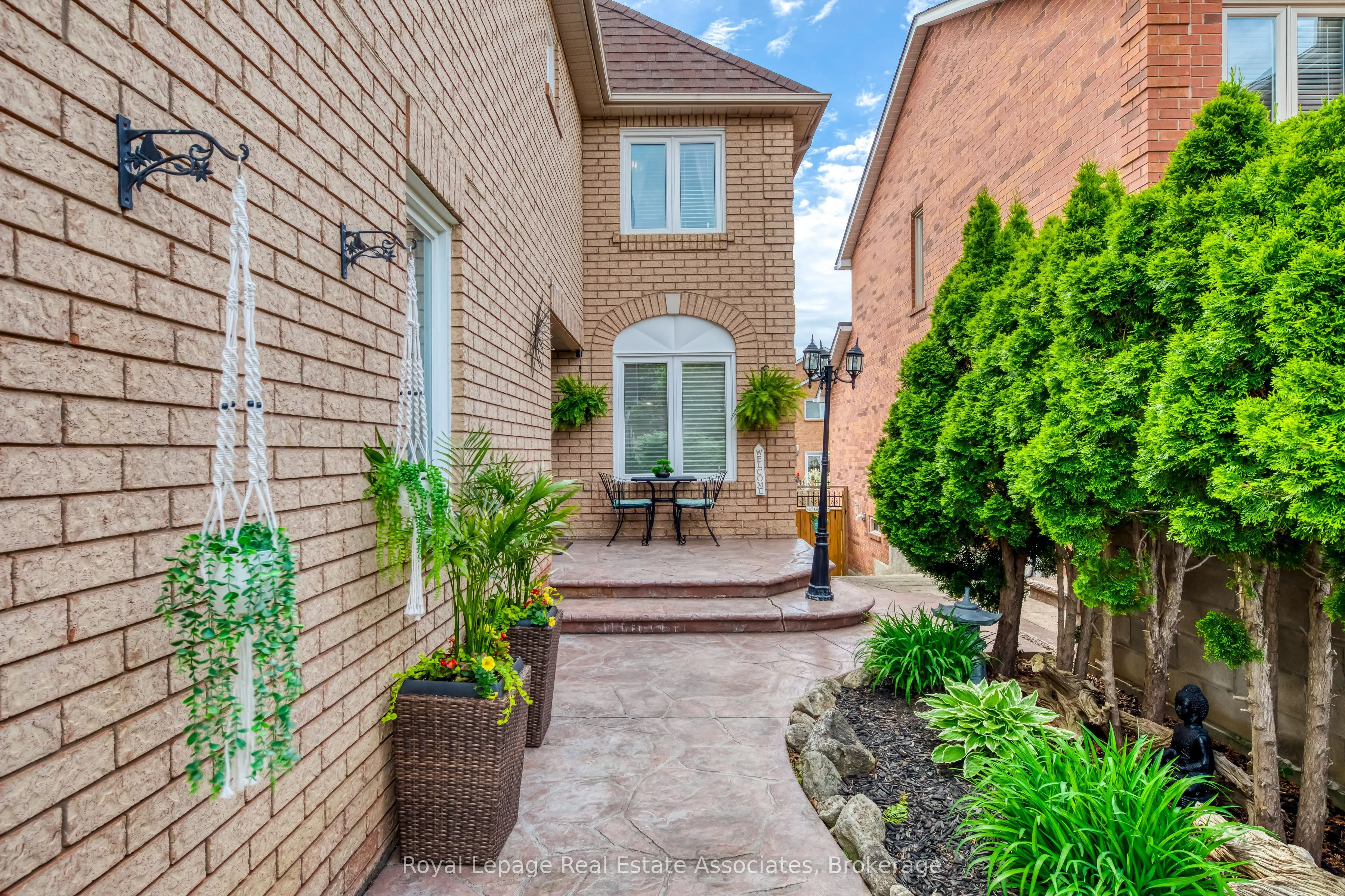 516 Ravenstone Court