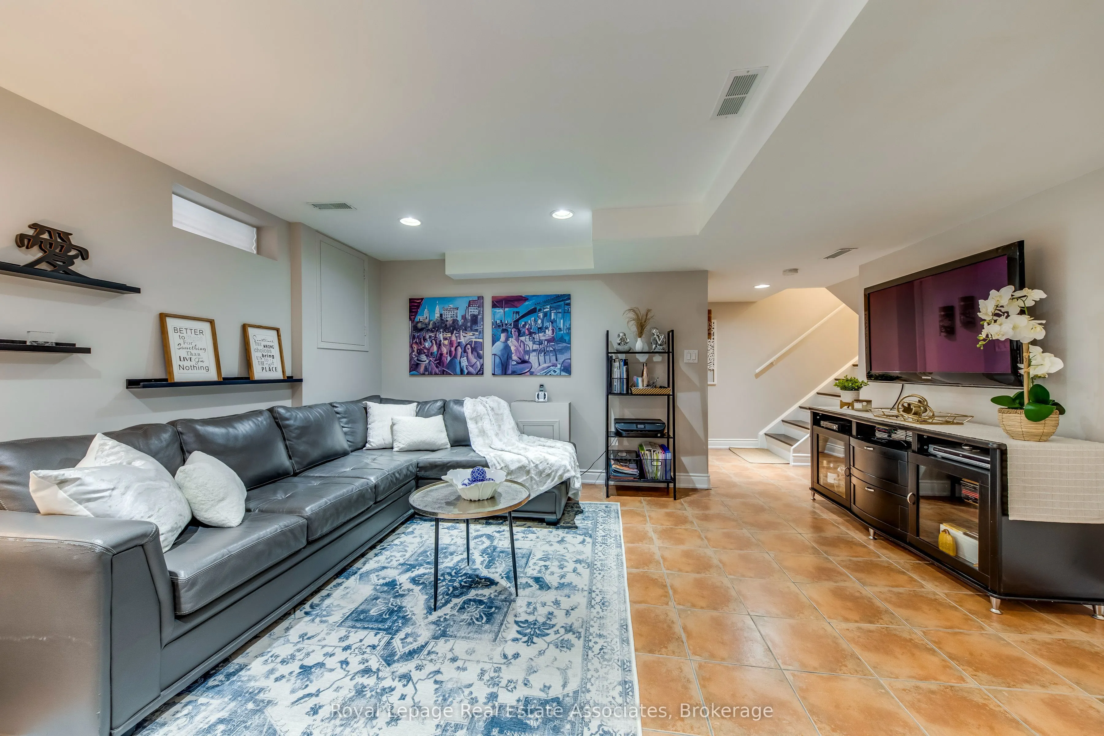 516 Ravenstone Court