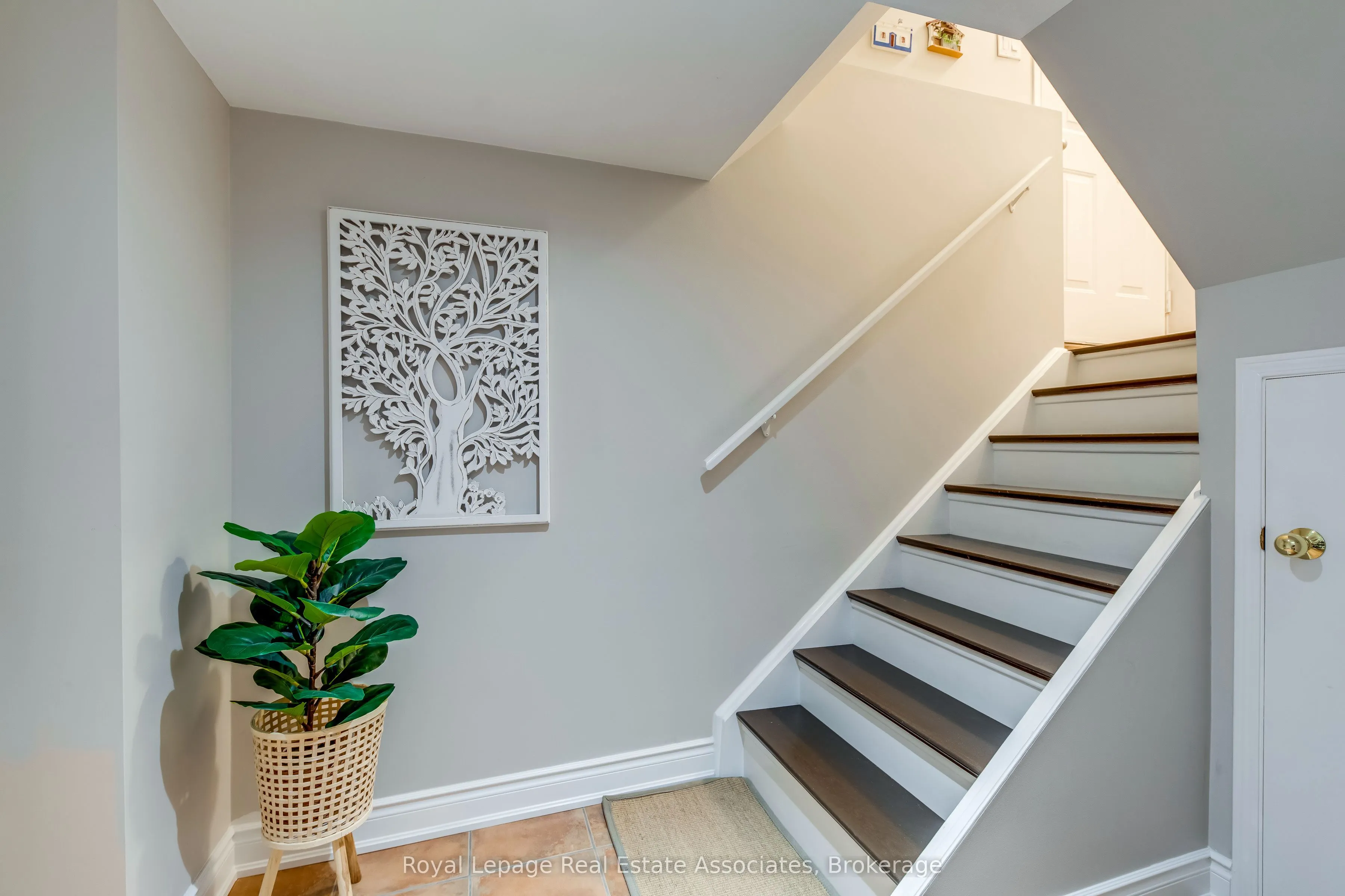 516 Ravenstone Court