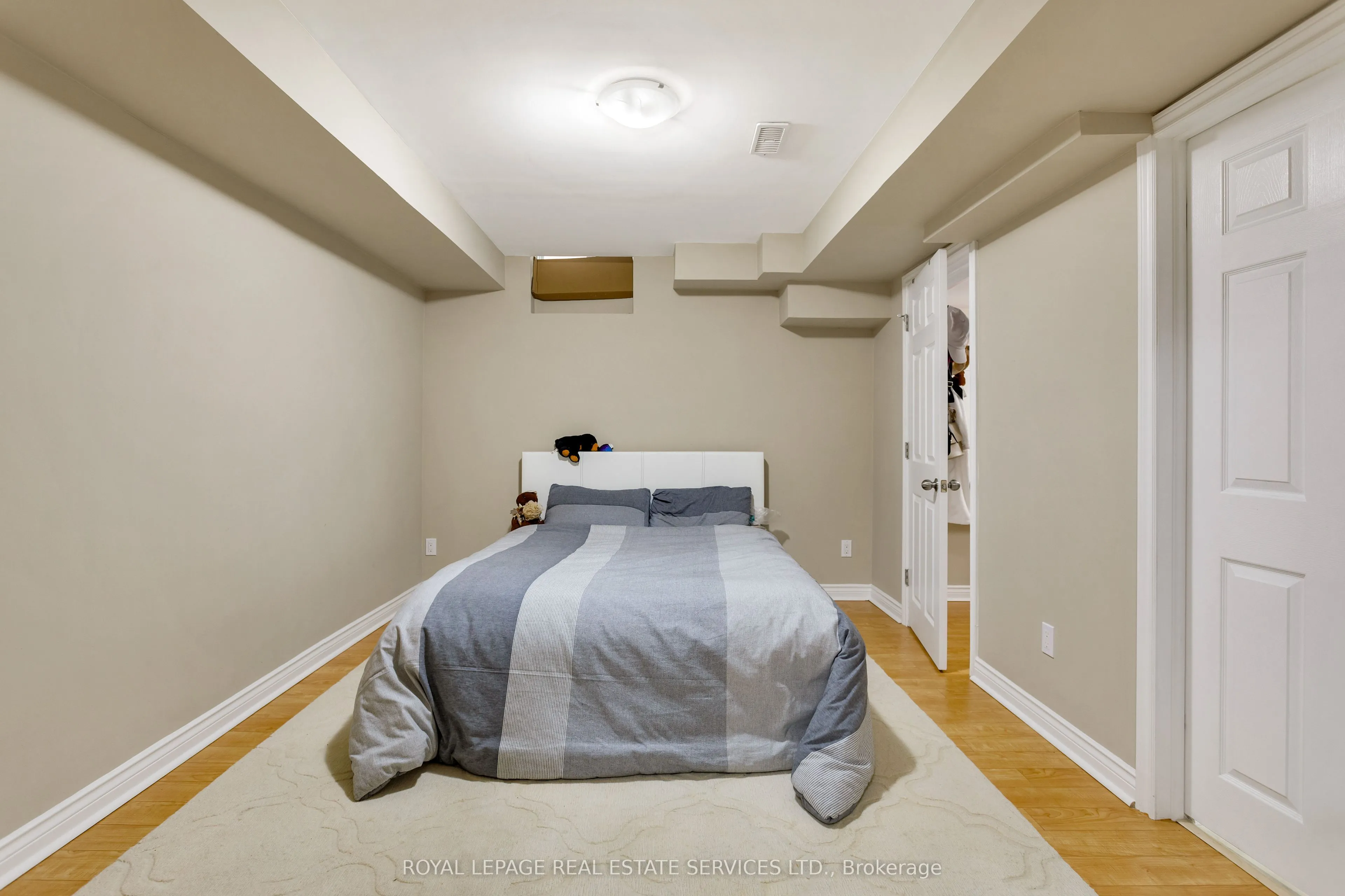 3137 Countess Crescent