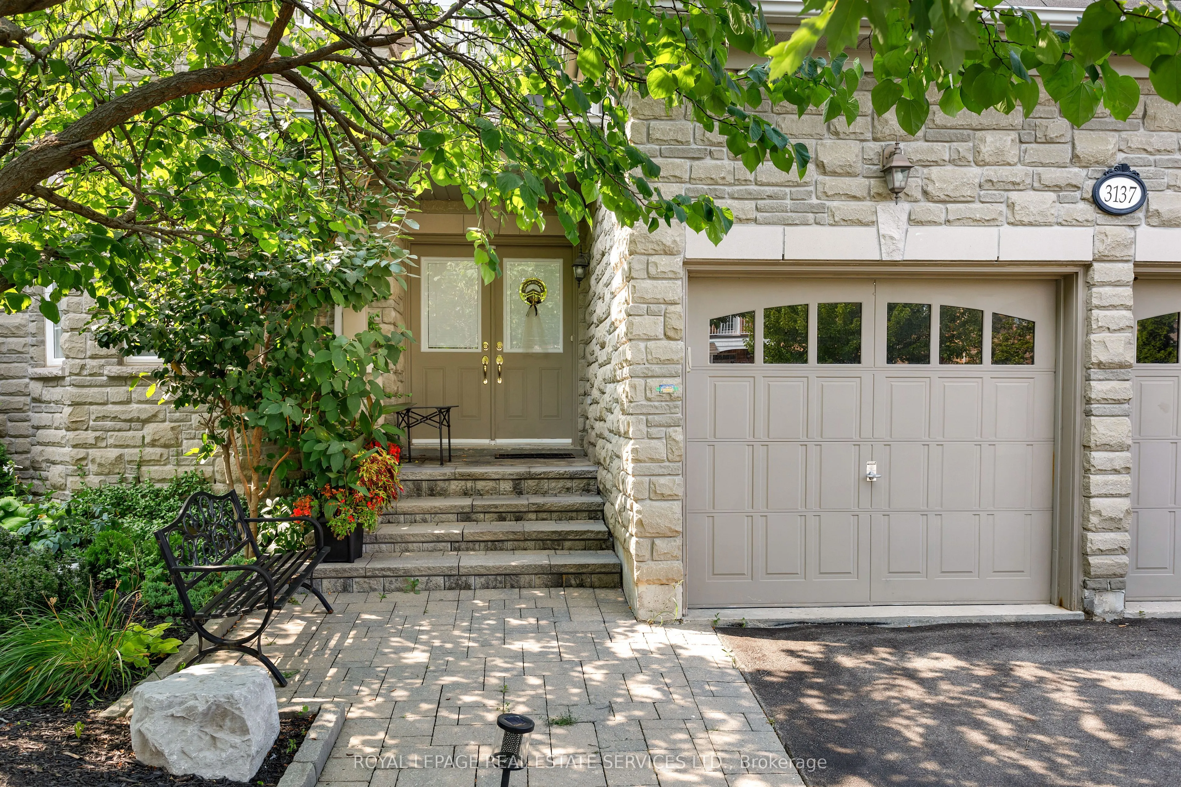 3137 Countess Crescent