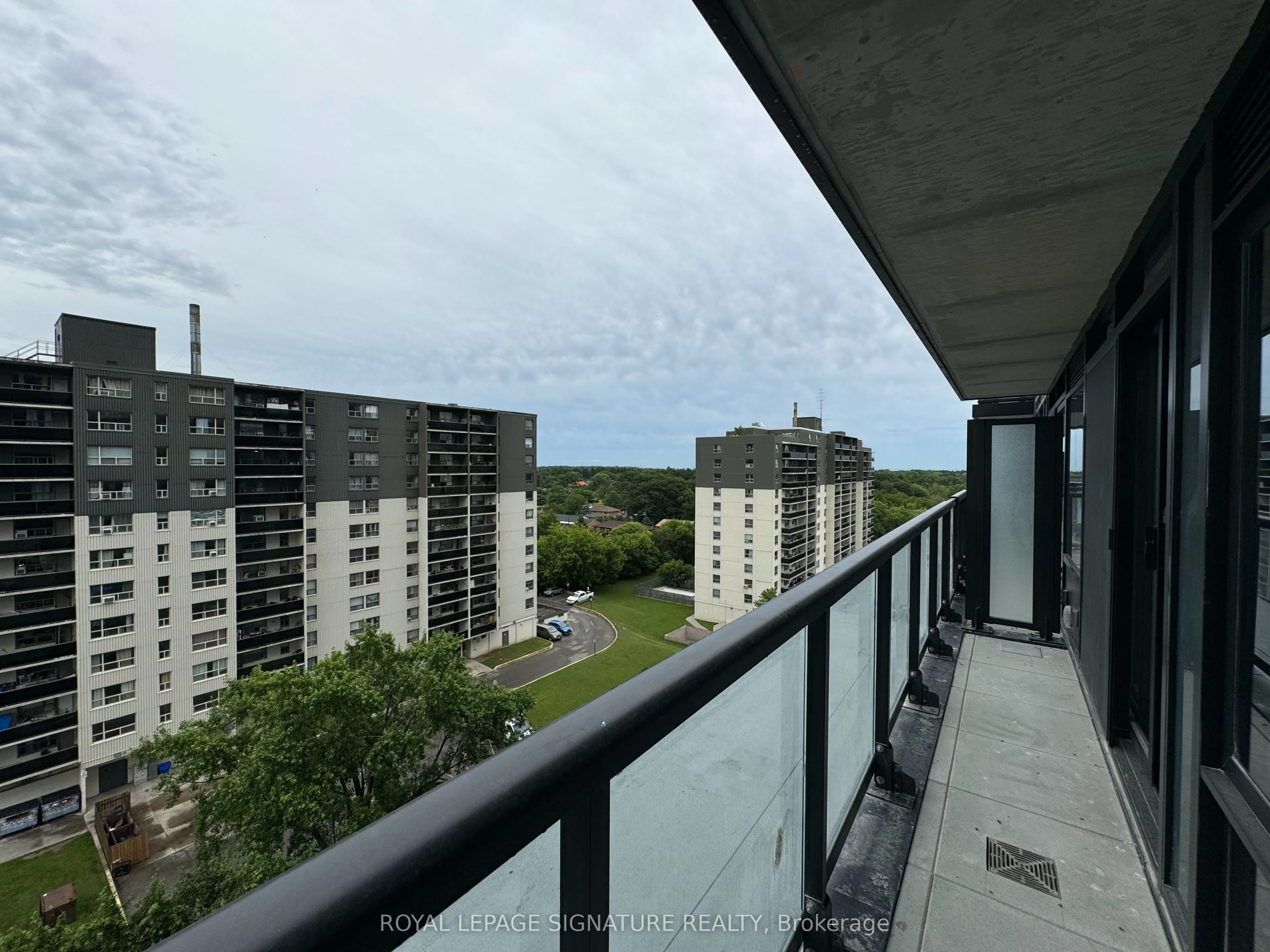 86 Dundas Street E, #807