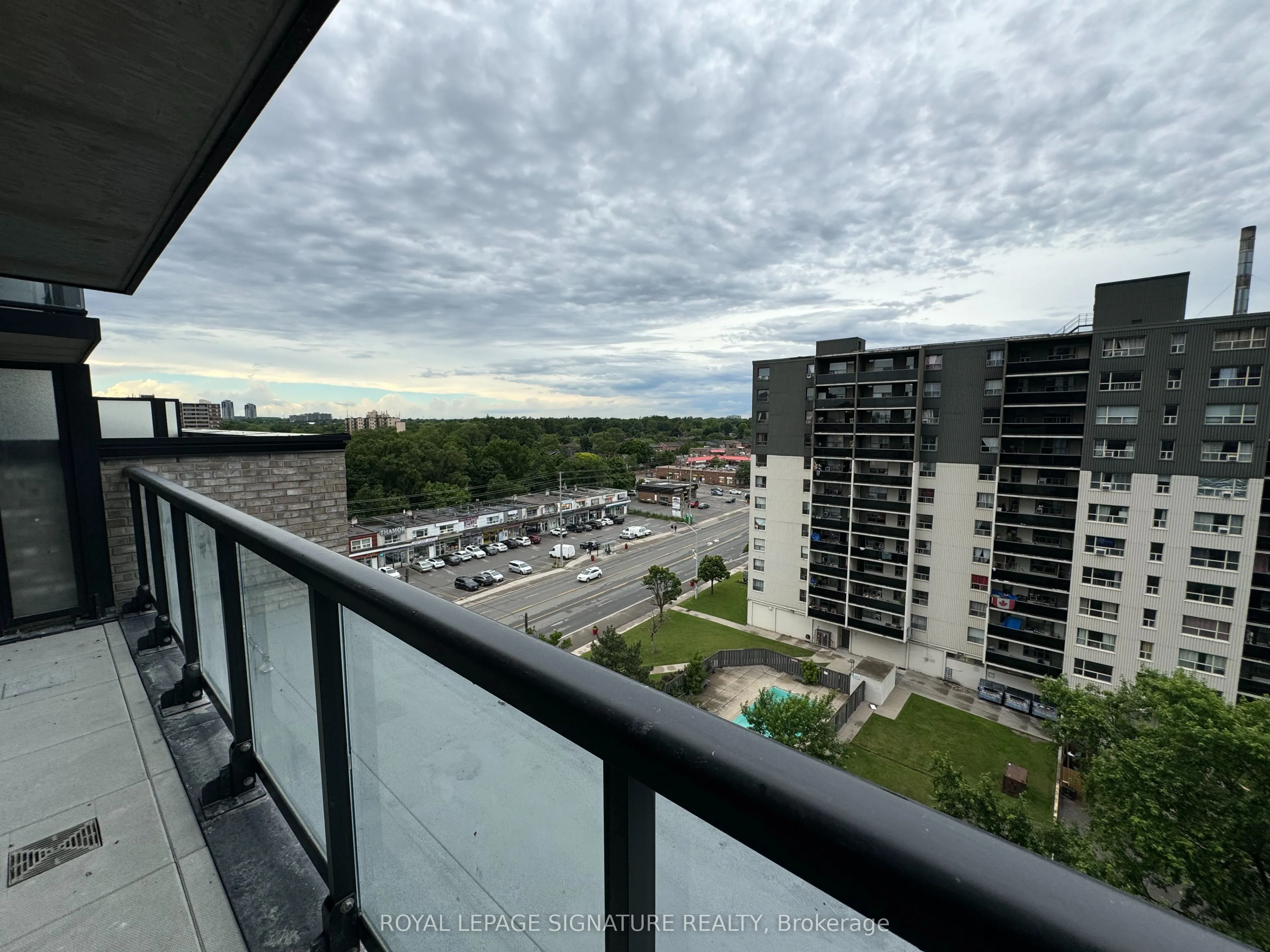 86 Dundas Street E, #807