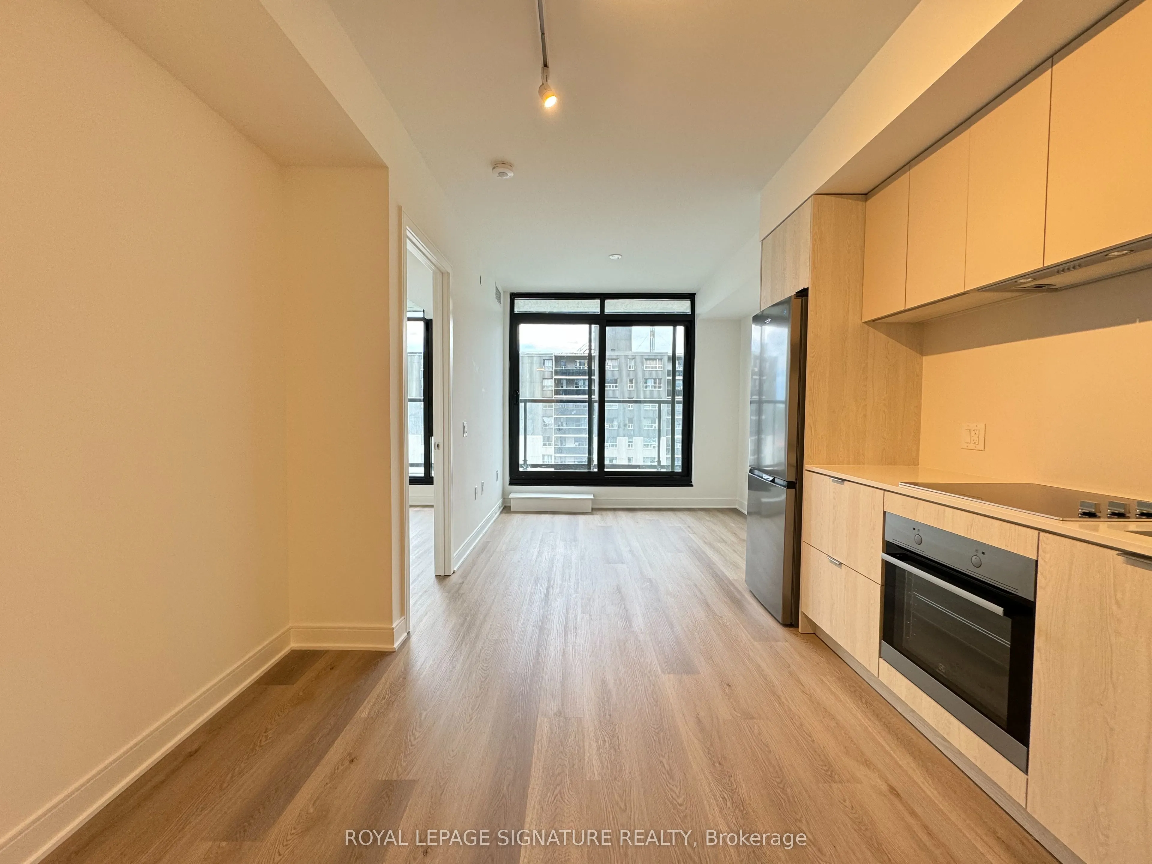 86 Dundas Street E, #807