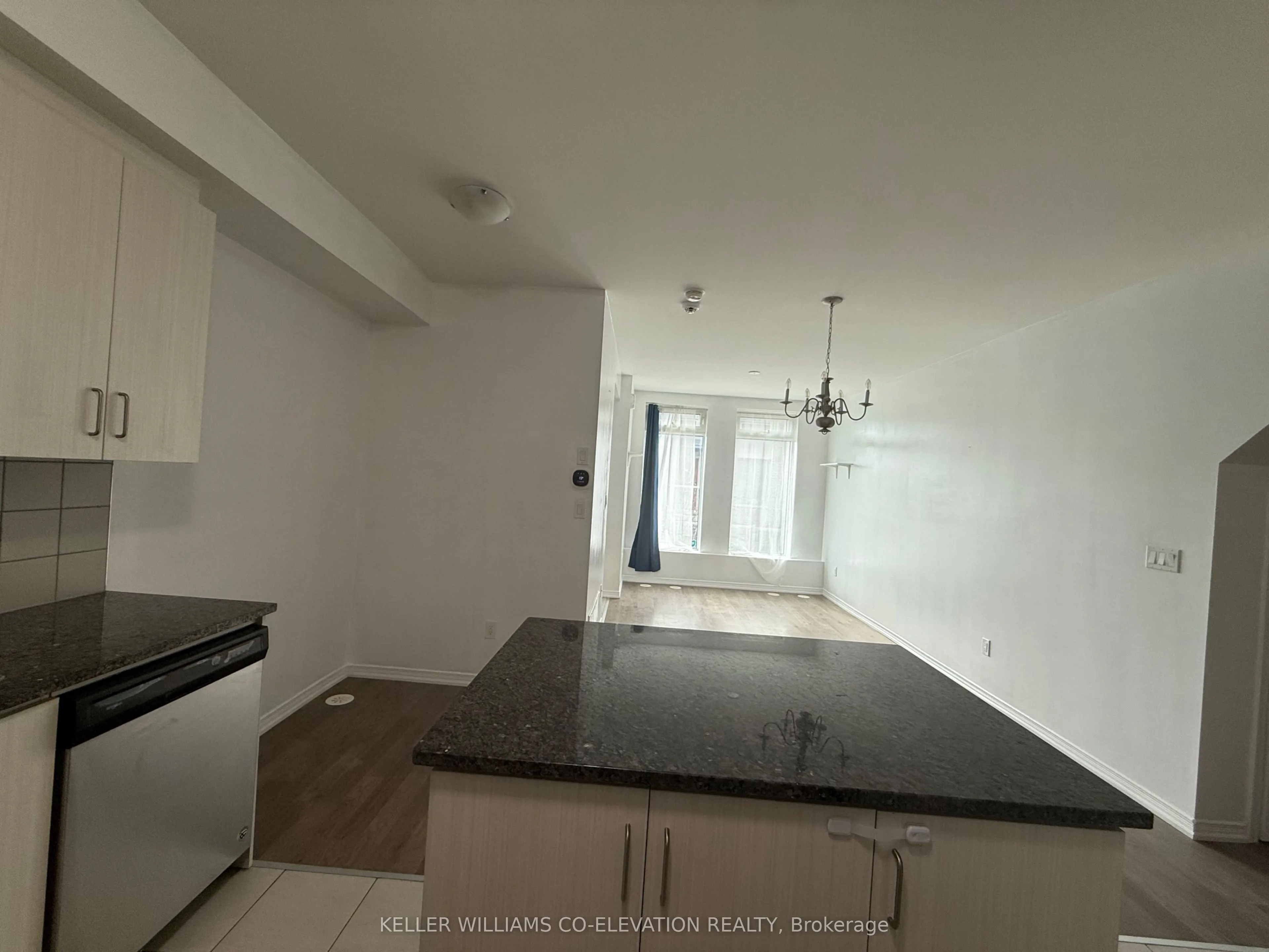 11 Applewood Lane, #112