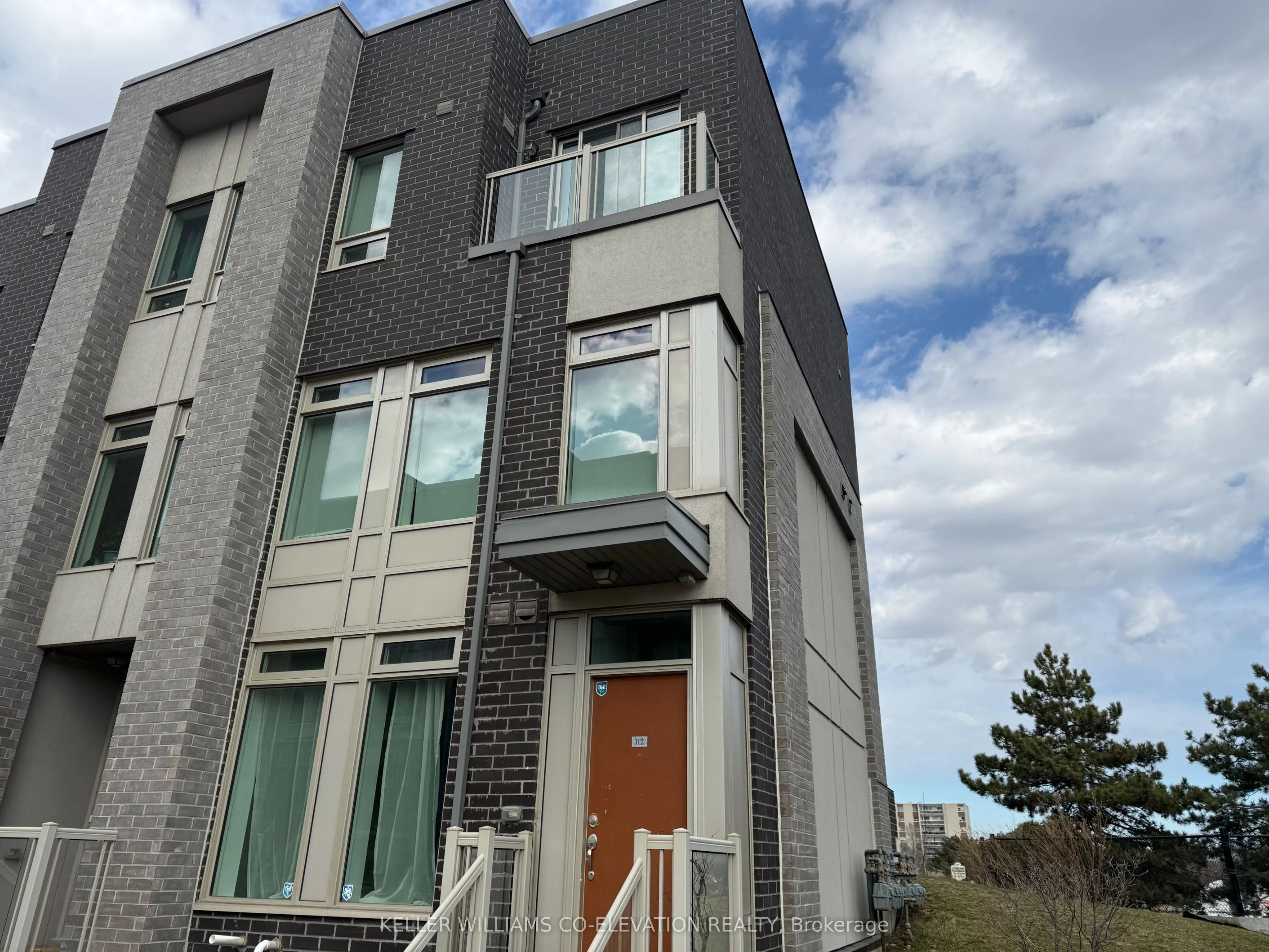 11 Applewood Lane, #112
