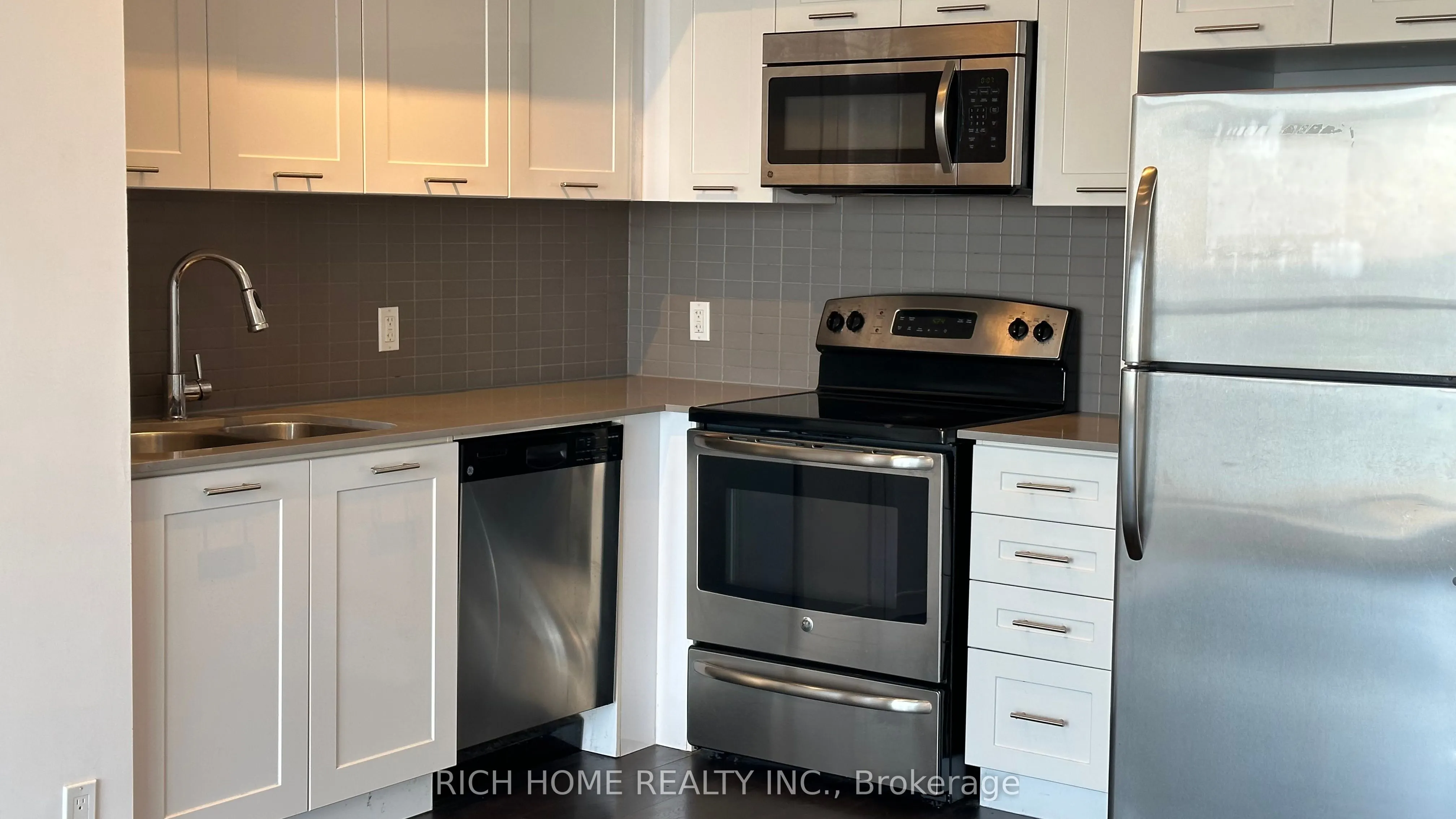 2200 Lake shore Boulevard W, #2810