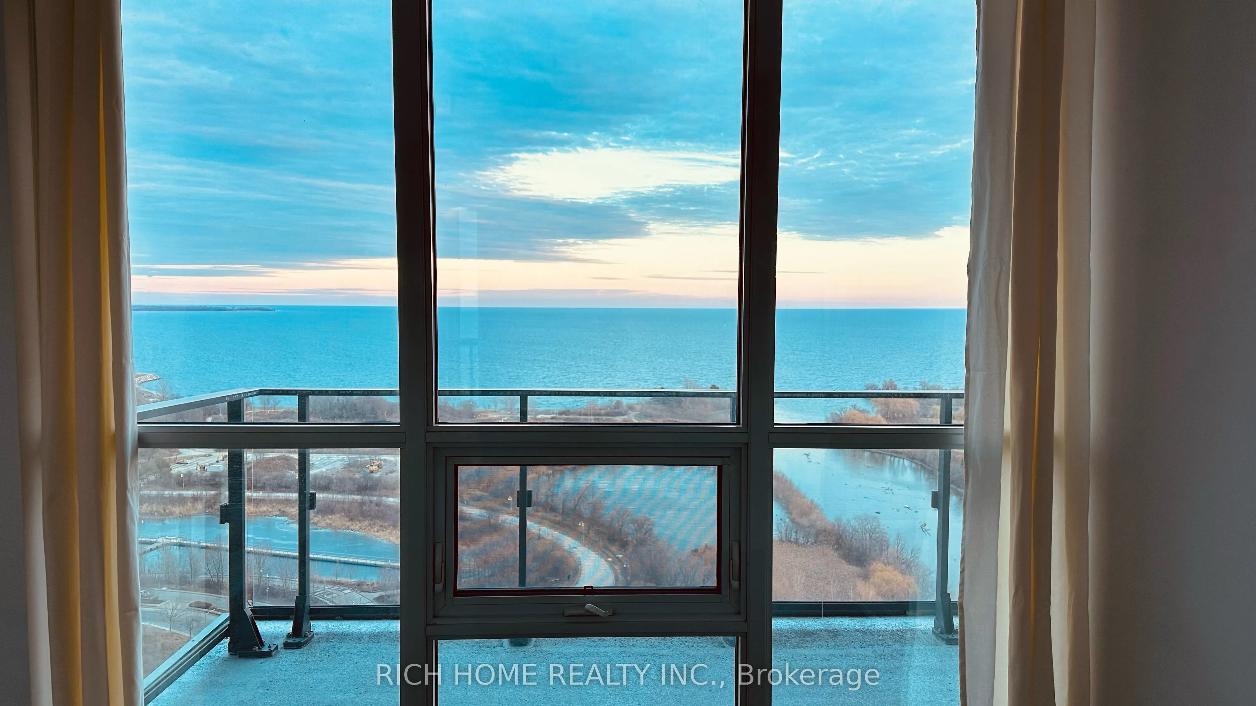 2200 Lake shore Boulevard W, #2810