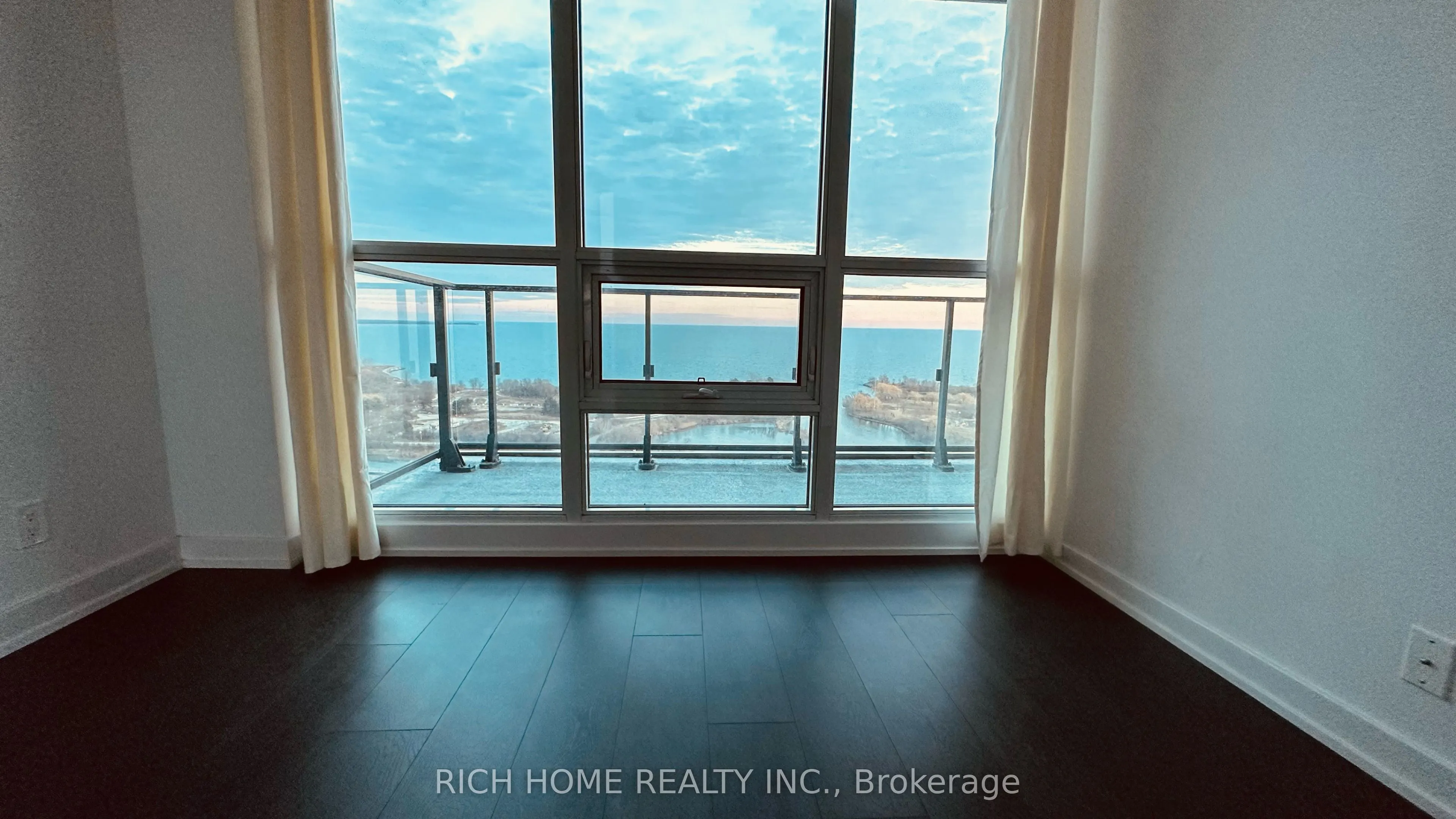2200 Lake shore Boulevard W, #2810