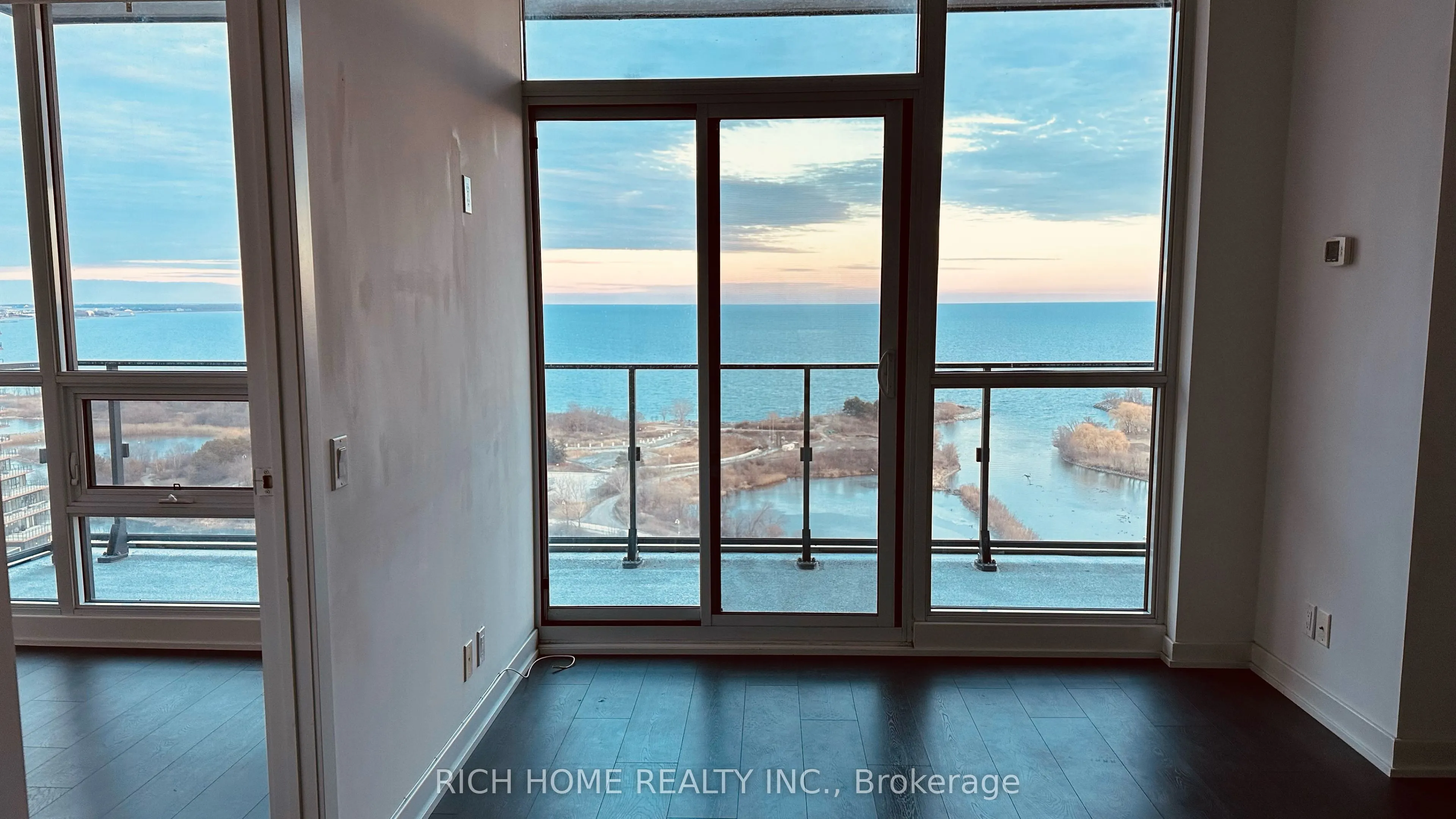 2200 Lake shore Boulevard W, #2810