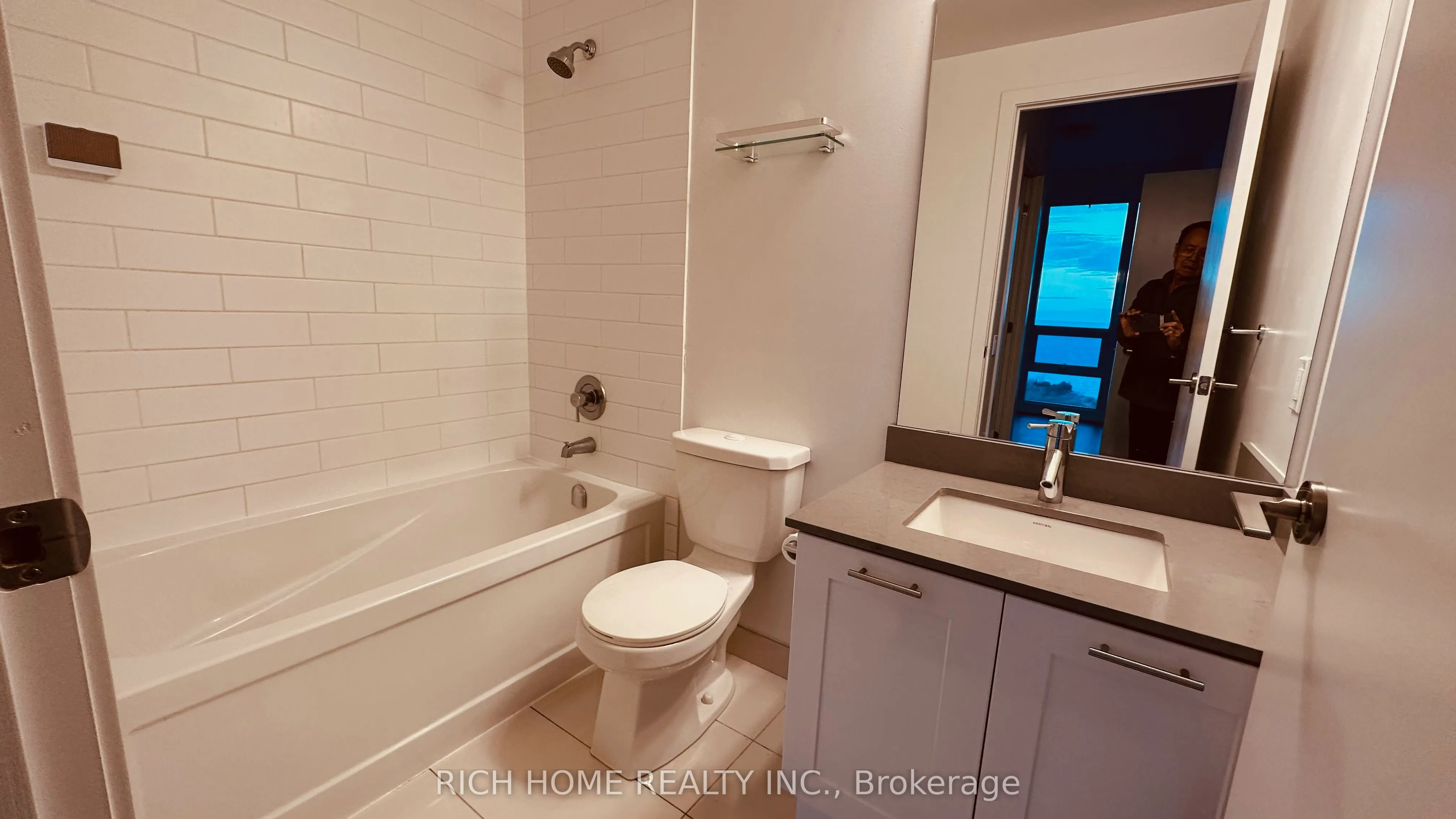 2200 Lake shore Boulevard W, #2810