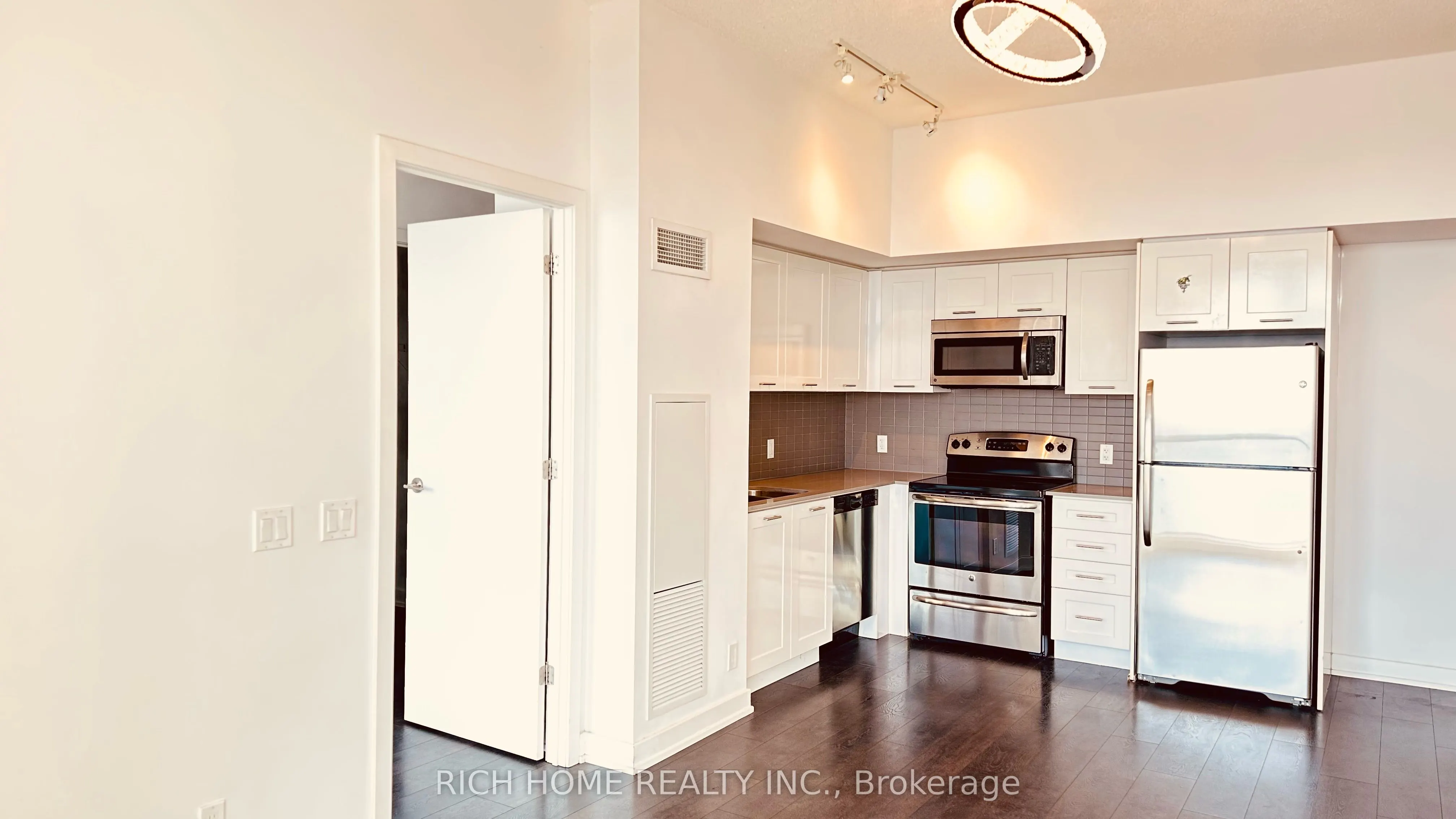 2200 Lake shore Boulevard W, #2810