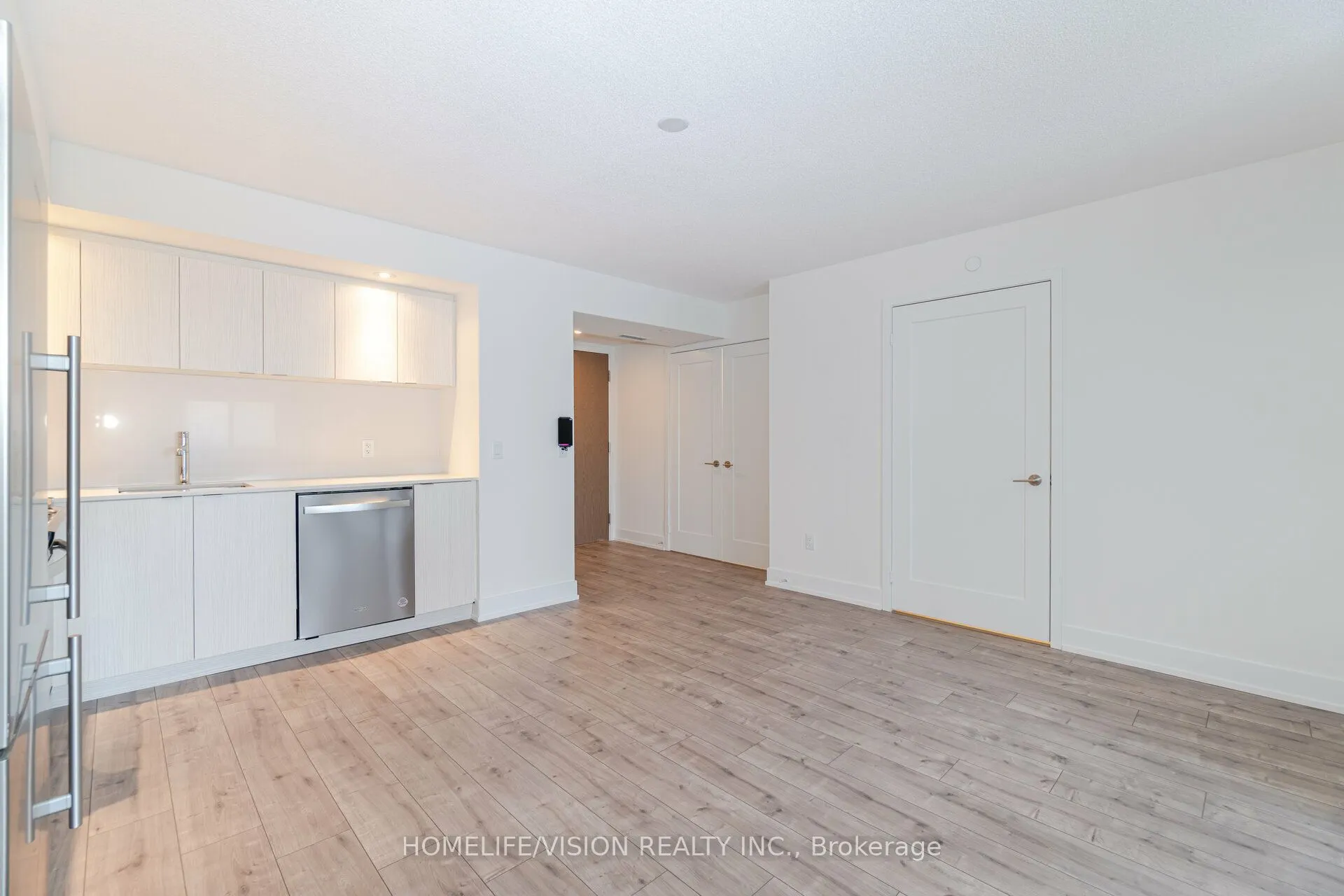 10 EVA Road, #503