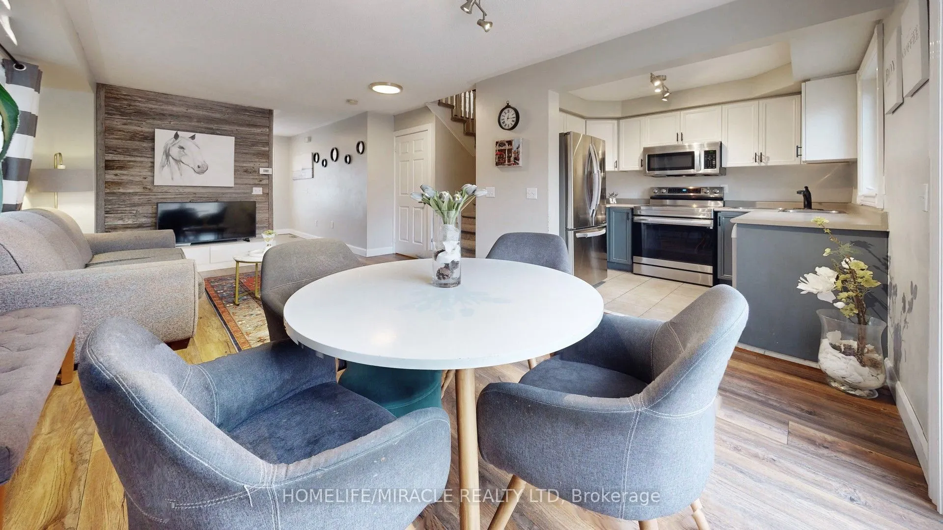 126 Mowat Crescent