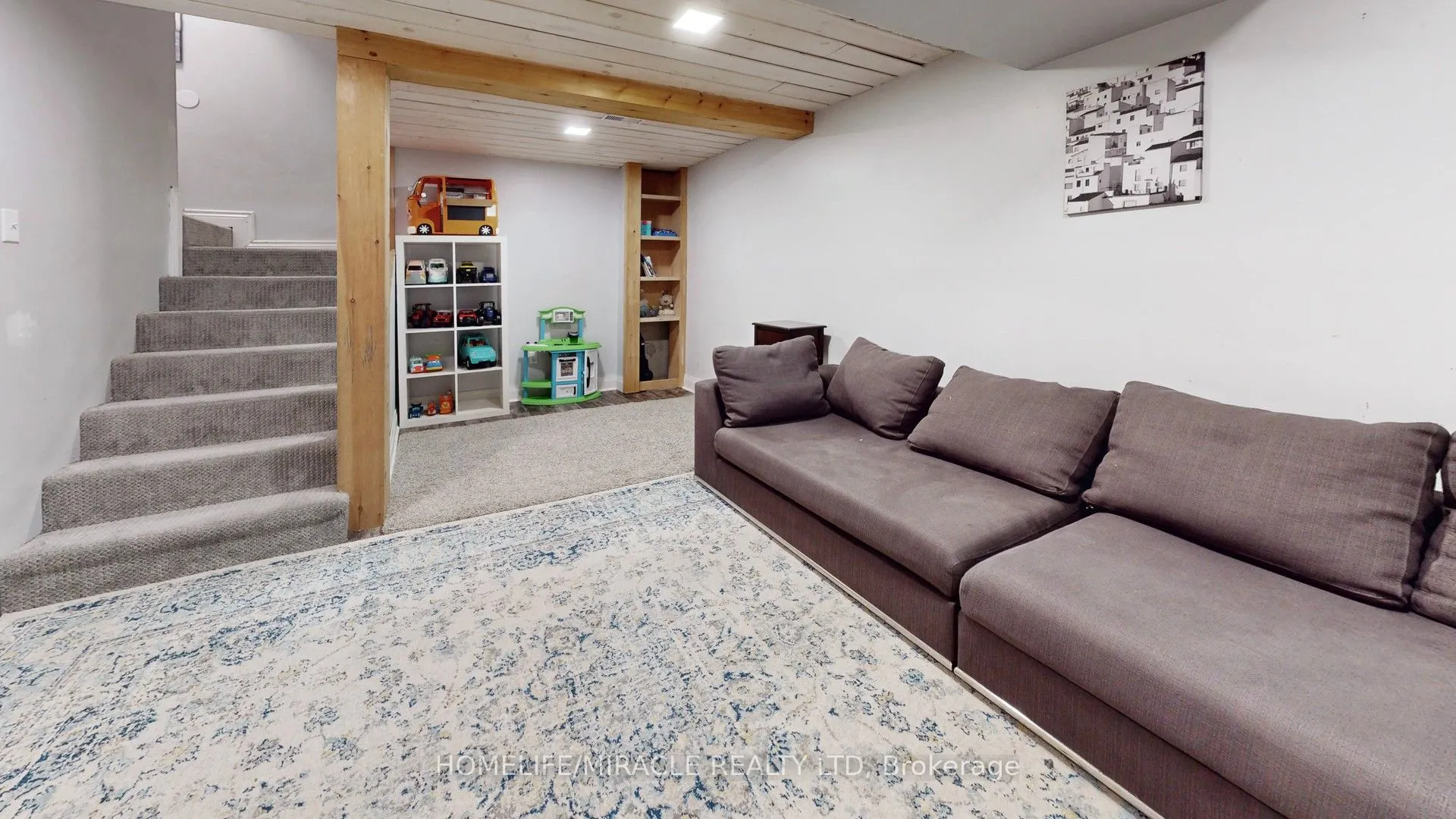 126 Mowat Crescent