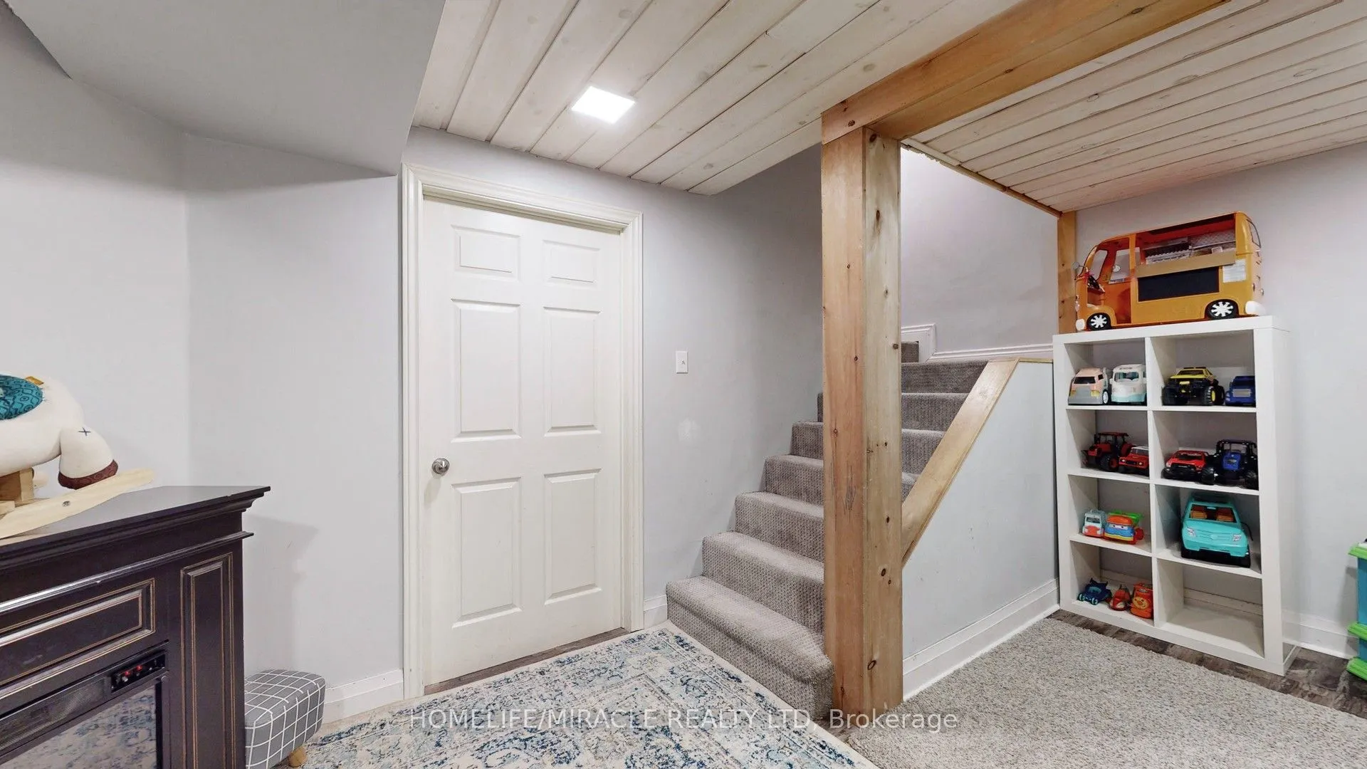 126 Mowat Crescent