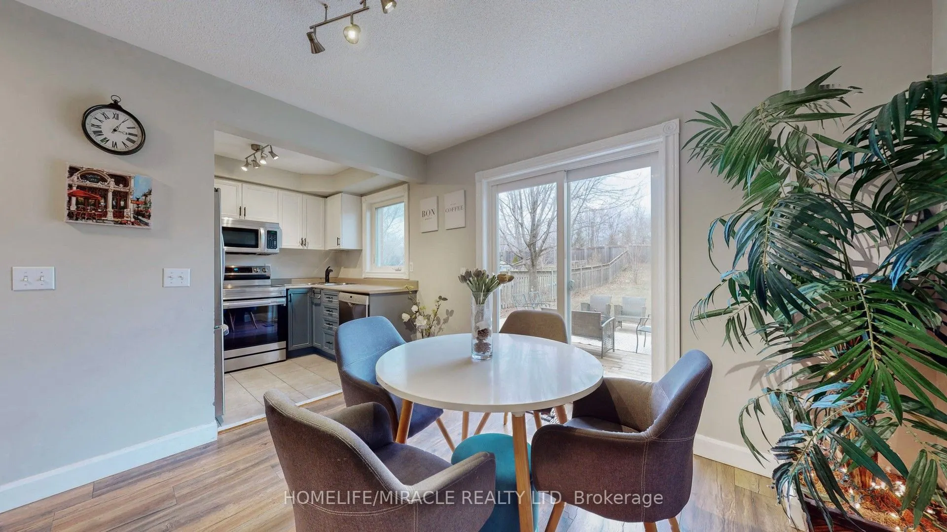 126 Mowat Crescent