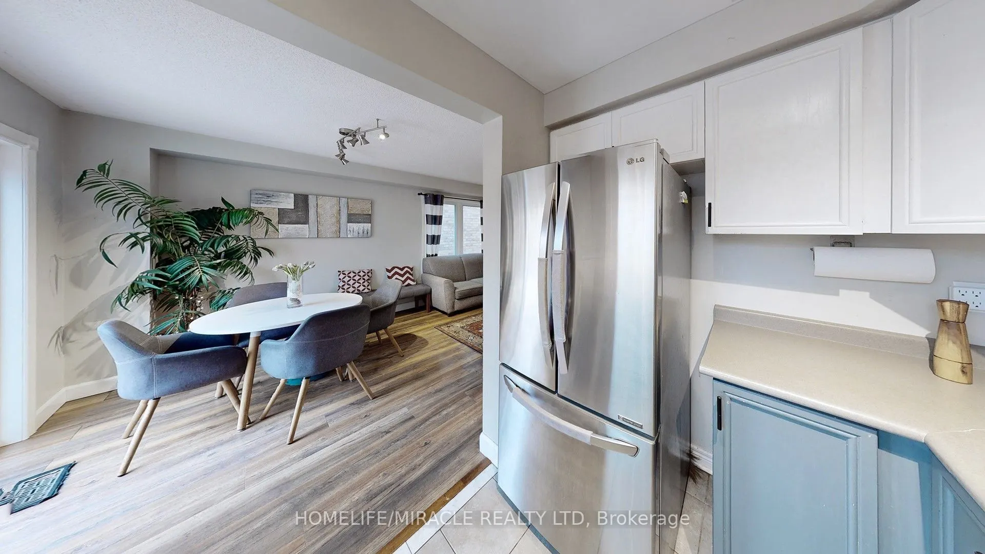 126 Mowat Crescent