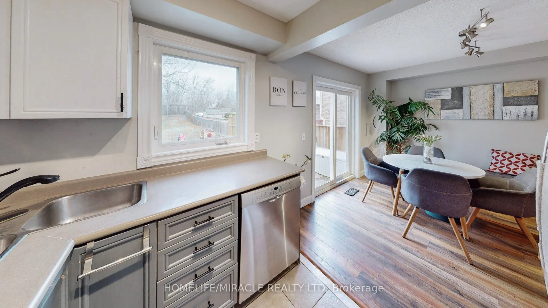 126 Mowat Crescent