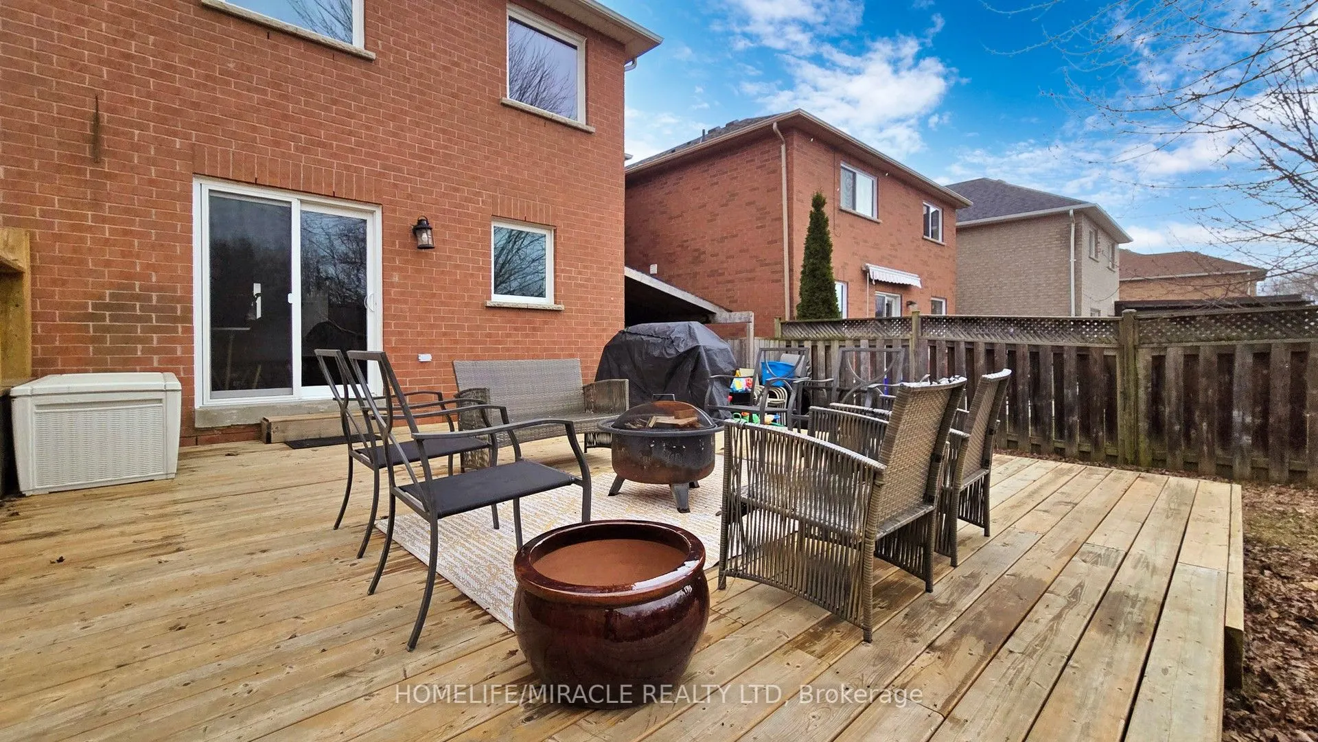 126 Mowat Crescent