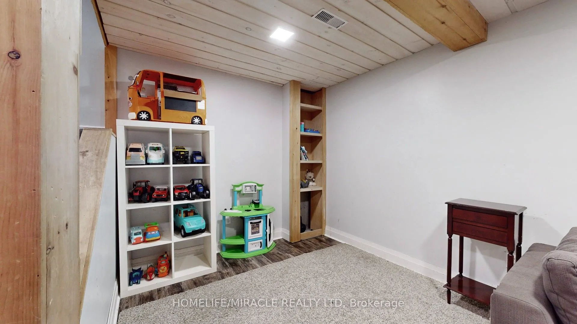 126 Mowat Crescent
