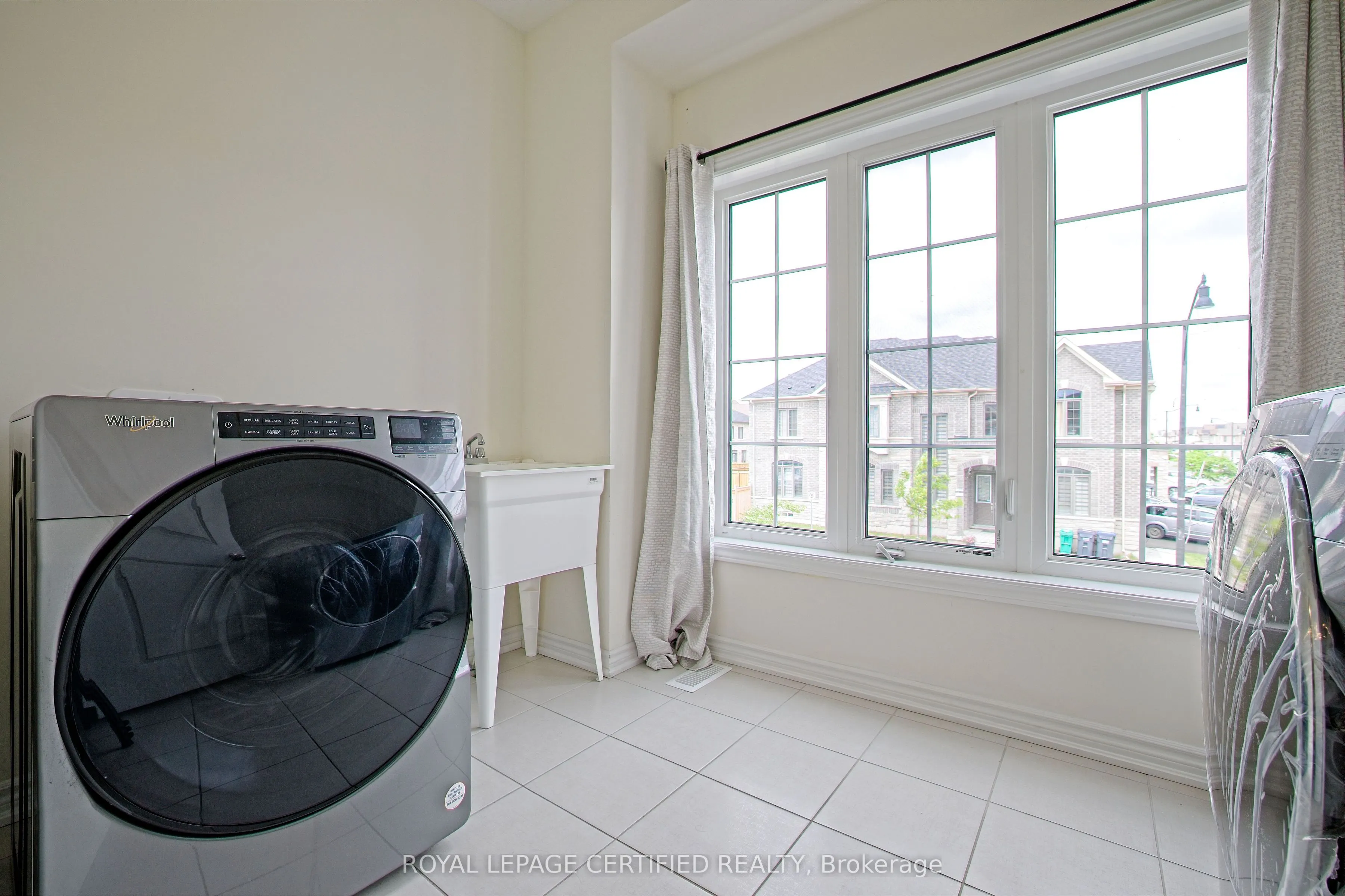 14 Bavenden Crescent