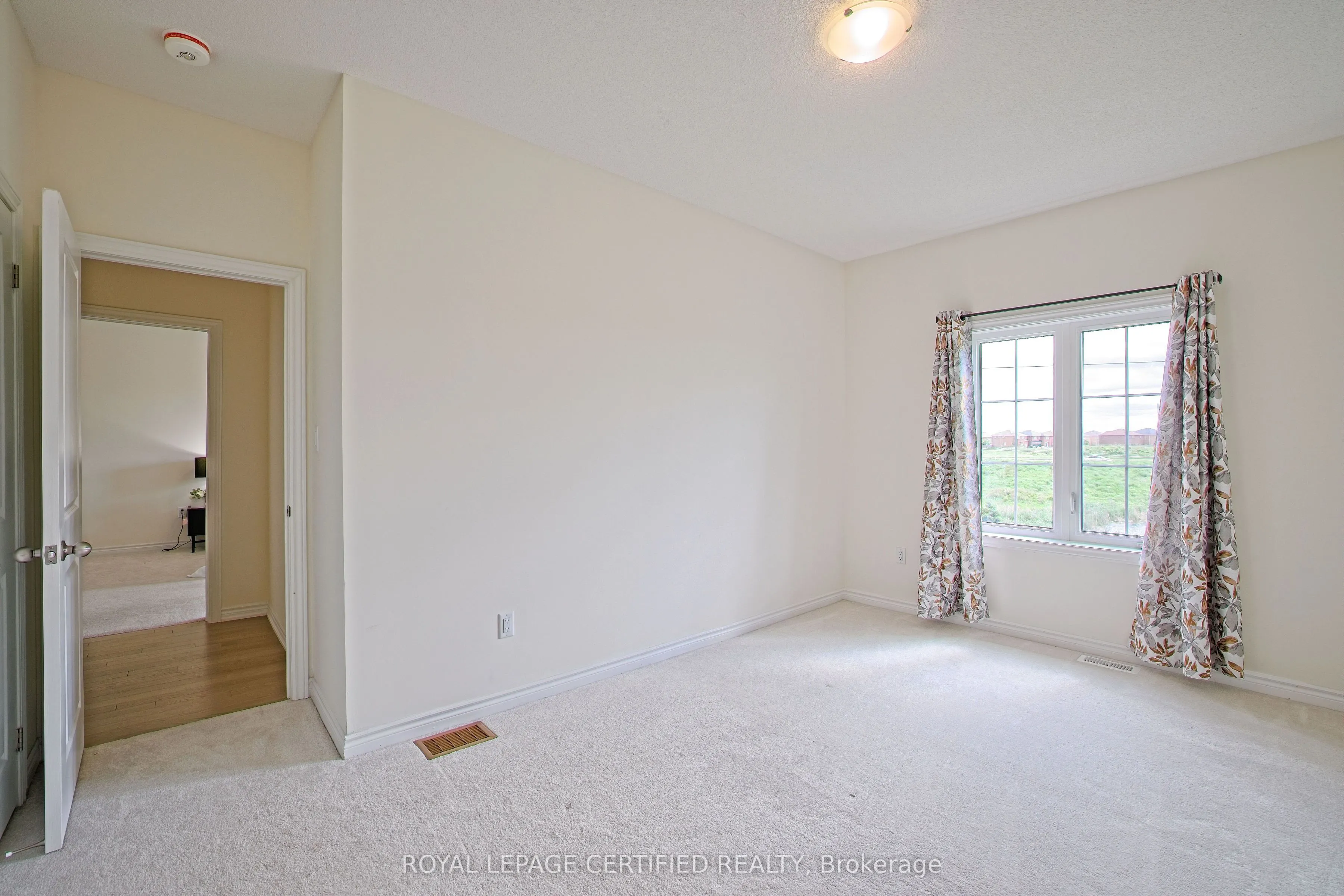 14 Bavenden Crescent