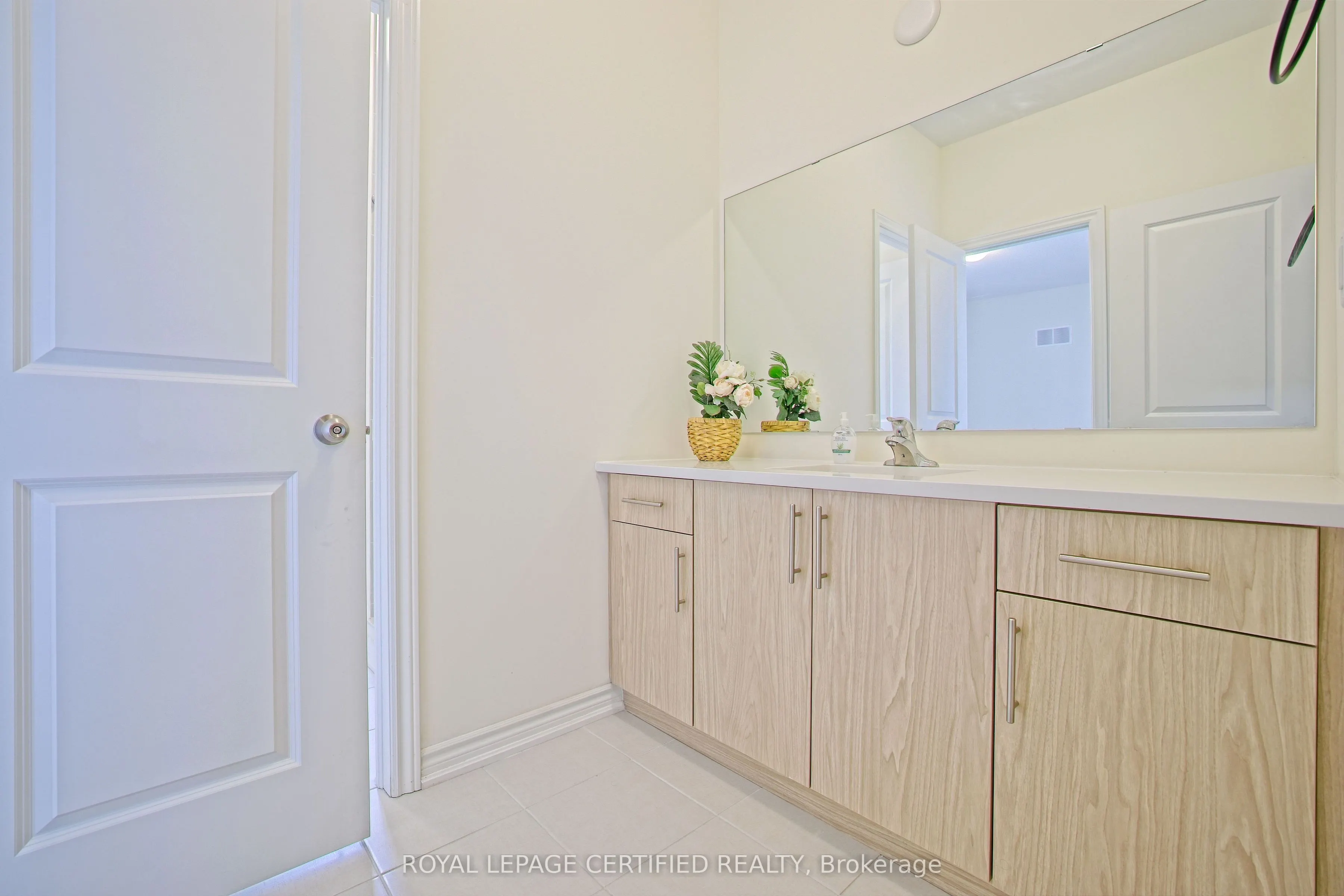 14 Bavenden Crescent