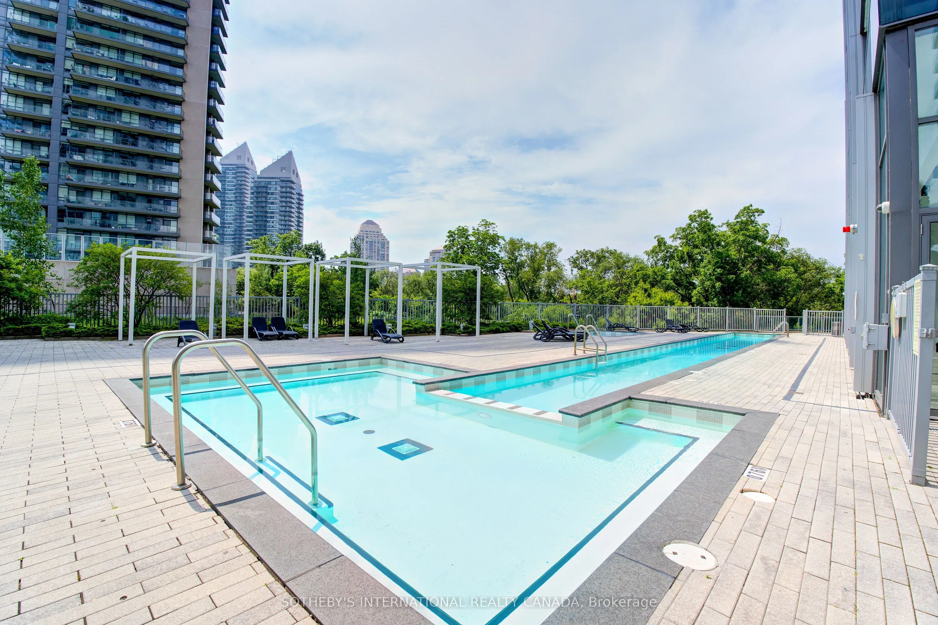 88 Park Lawn Road, #608