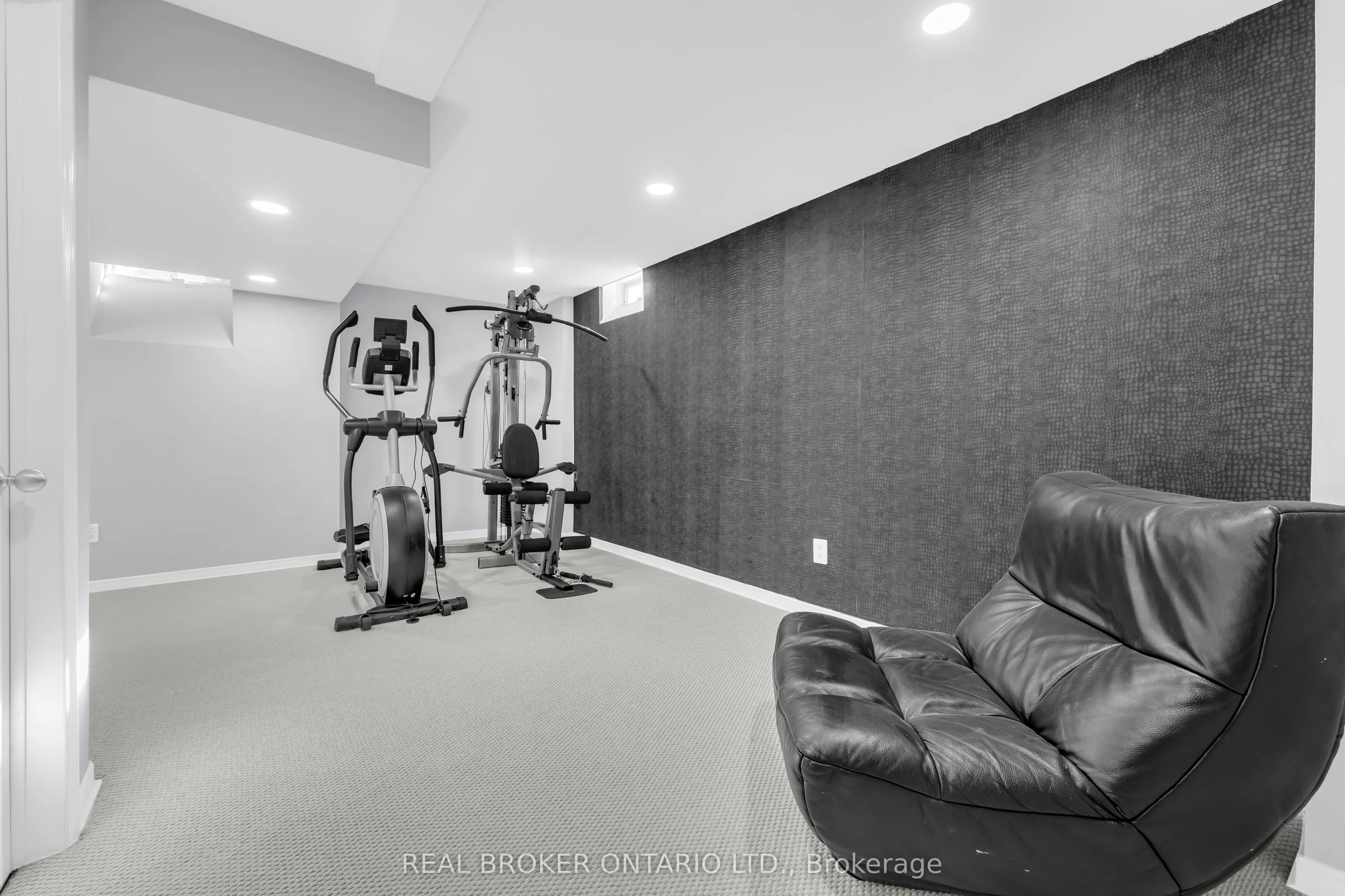 2293 Woodcrest Drive